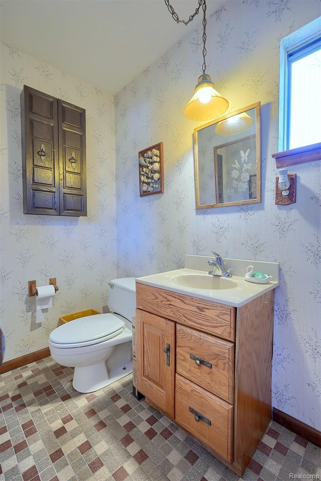 54400 9 Mile Road South Lyon, MI 48178 - Photo 19 of 37 19-Half-Bath.jpg