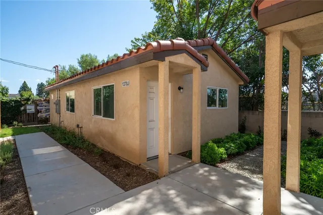a front view of house with yard