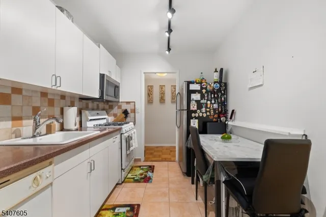 $215,000 | 280 Prospect Avenue, Unit 9H, Hackensack, NJ 07601