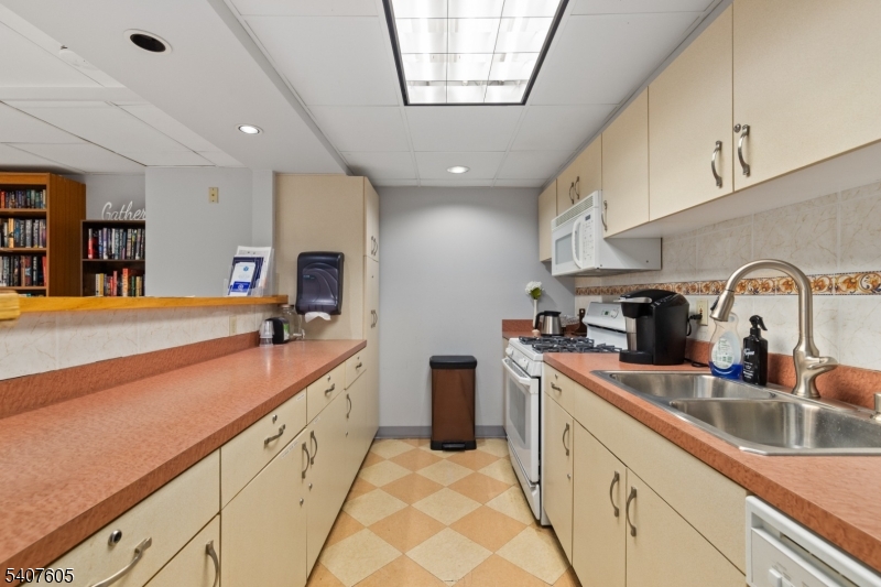 280 Prospect Avenue, Unit 9H Hackensack, NJ 07601 - Photo 21 of 37