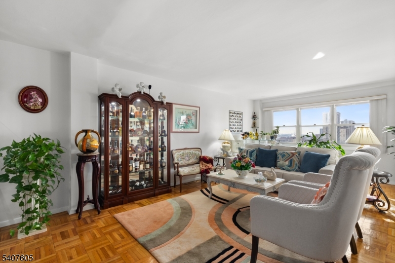 280 Prospect Avenue, Unit 9H Hackensack, NJ 07601 - Photo 4 of 37