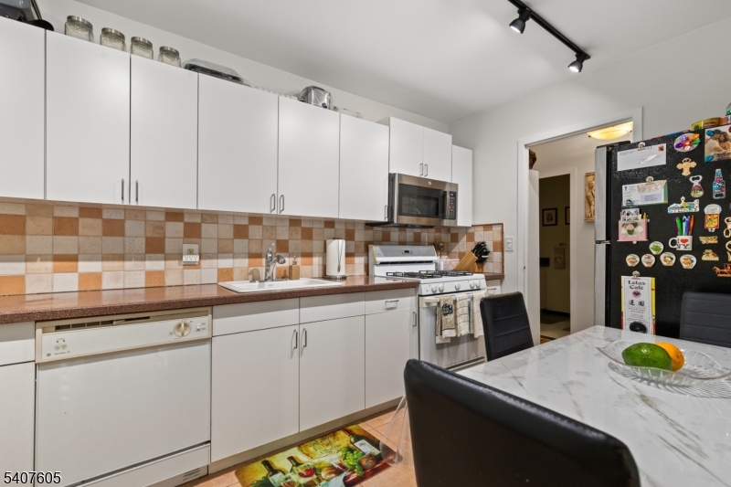 280 Prospect Avenue, Unit 9H Hackensack, NJ 07601 - Photo 9 of 37