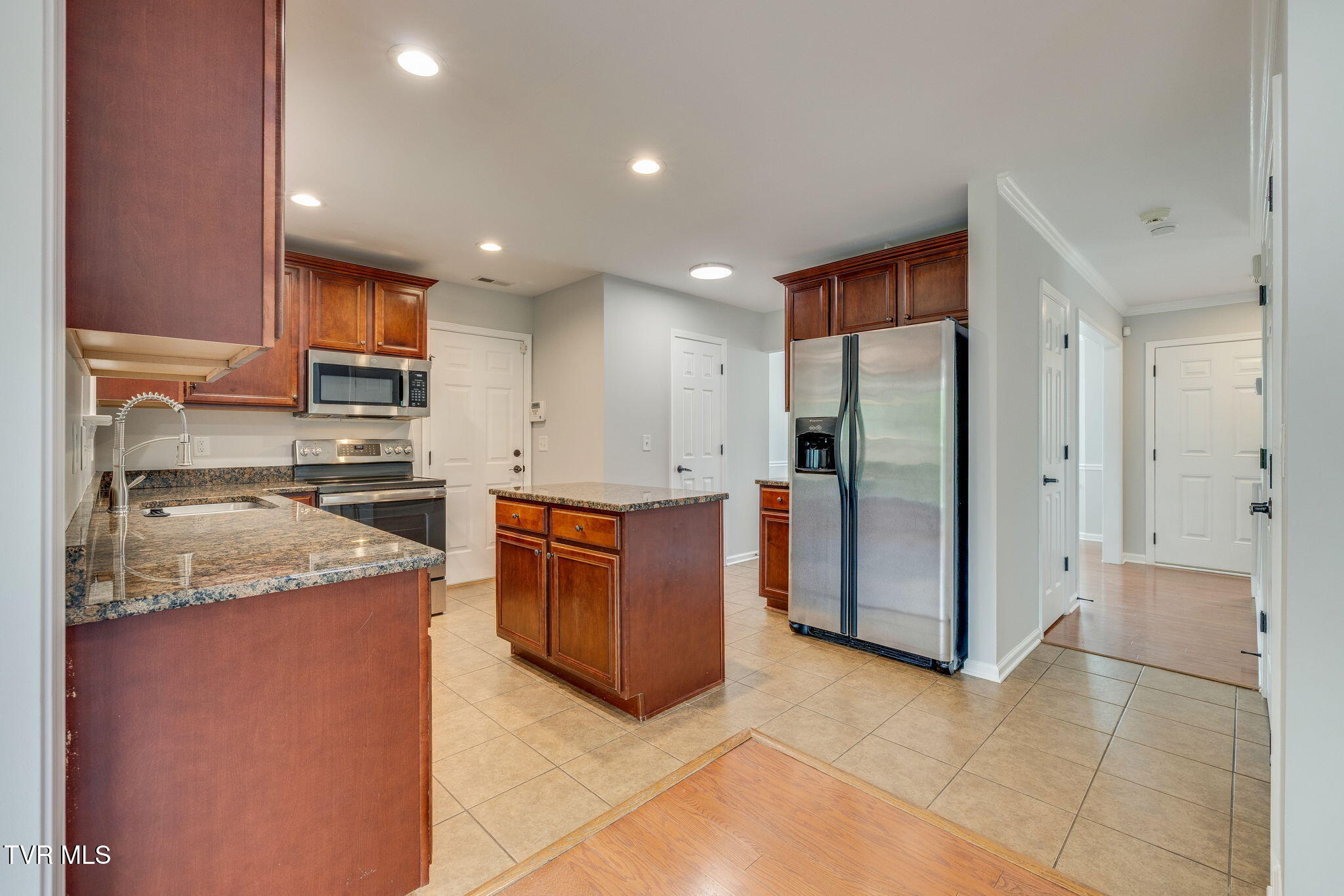 754 Candor Road Johnson City, TN 37615 - Photo 8 of 40 008