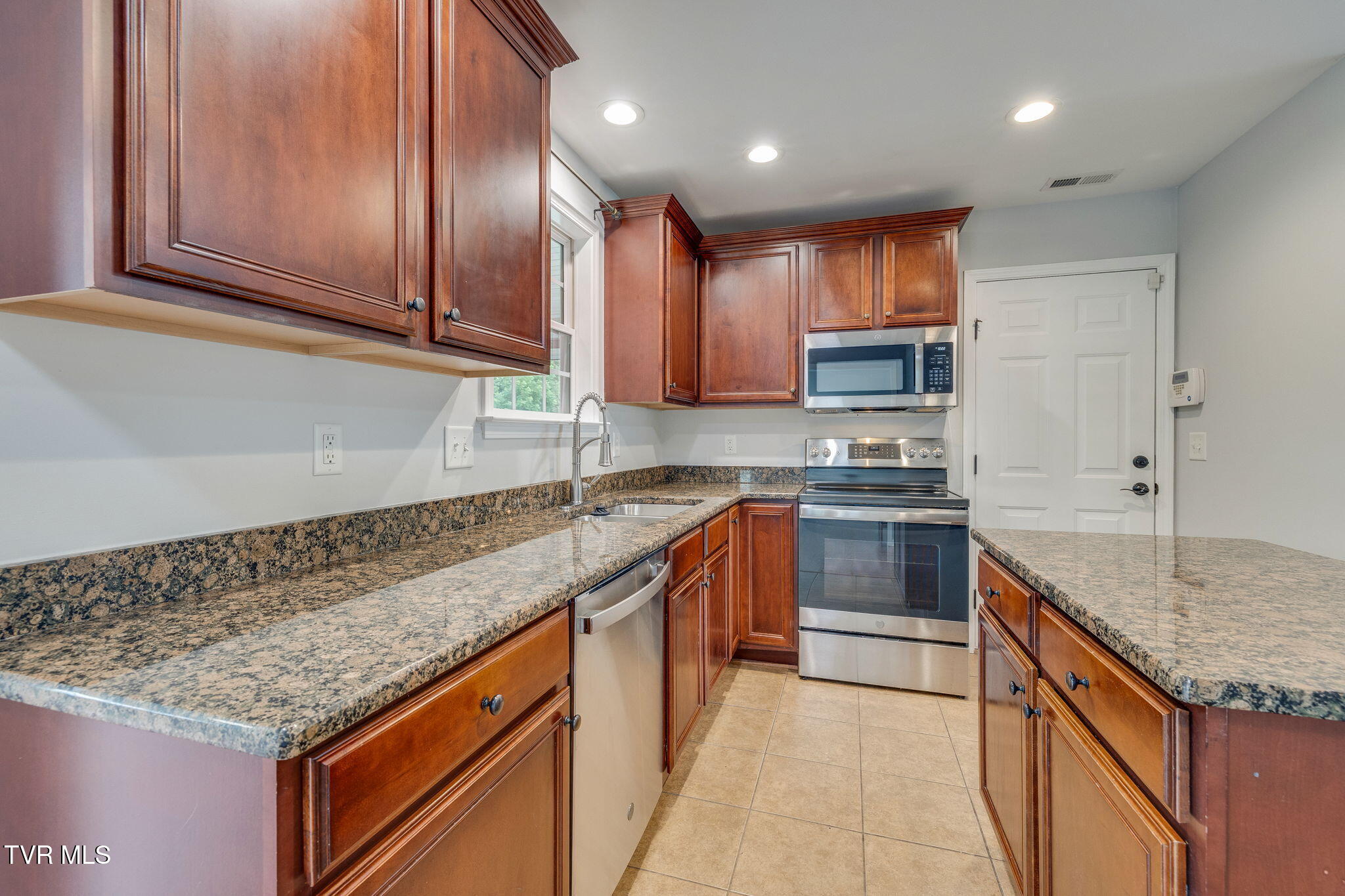 754 Candor Road Johnson City, TN 37615 - Photo 9 of 40 009