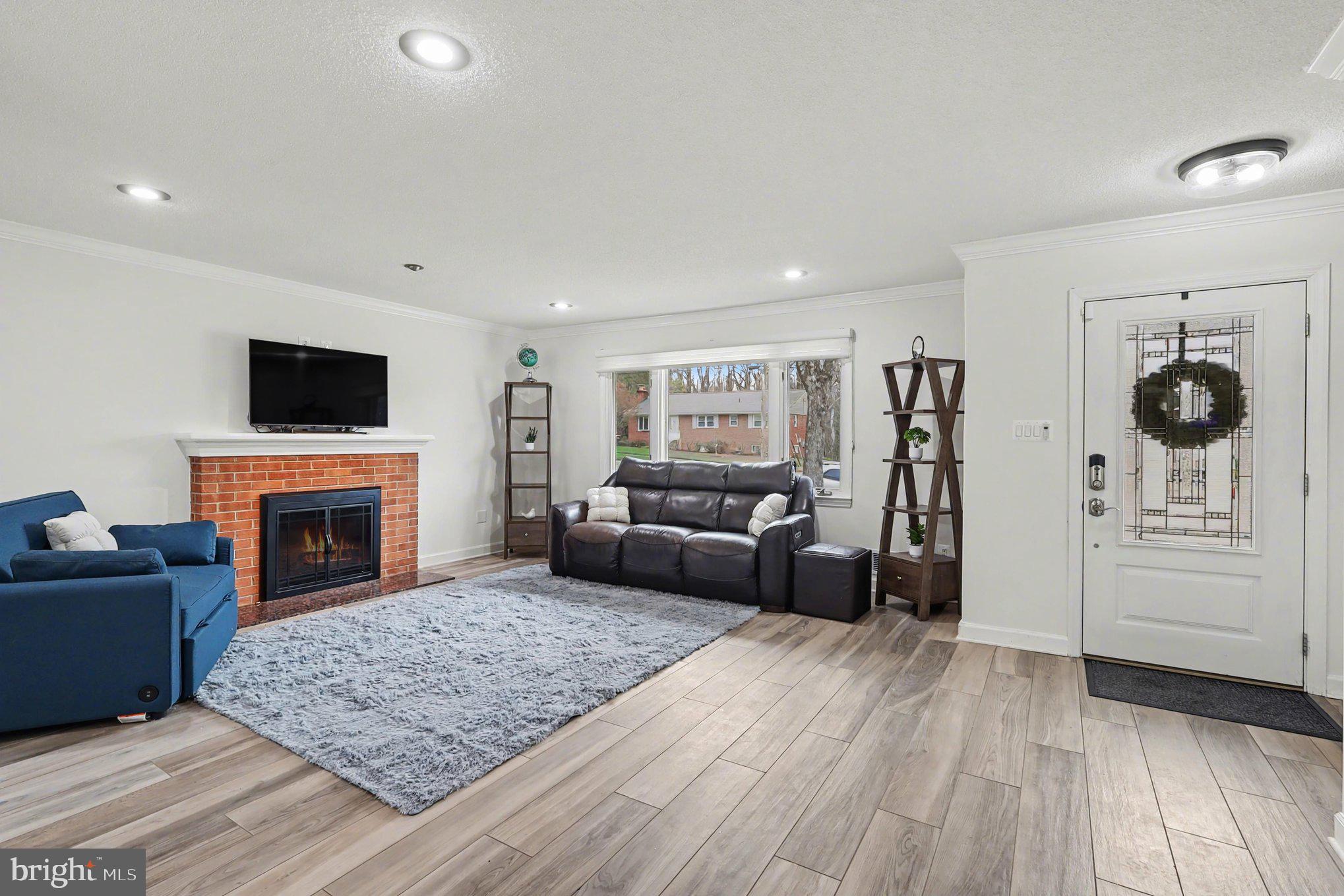 5633 Inverchapel Road Springfield, VA 22151 - Photo 4 of 43