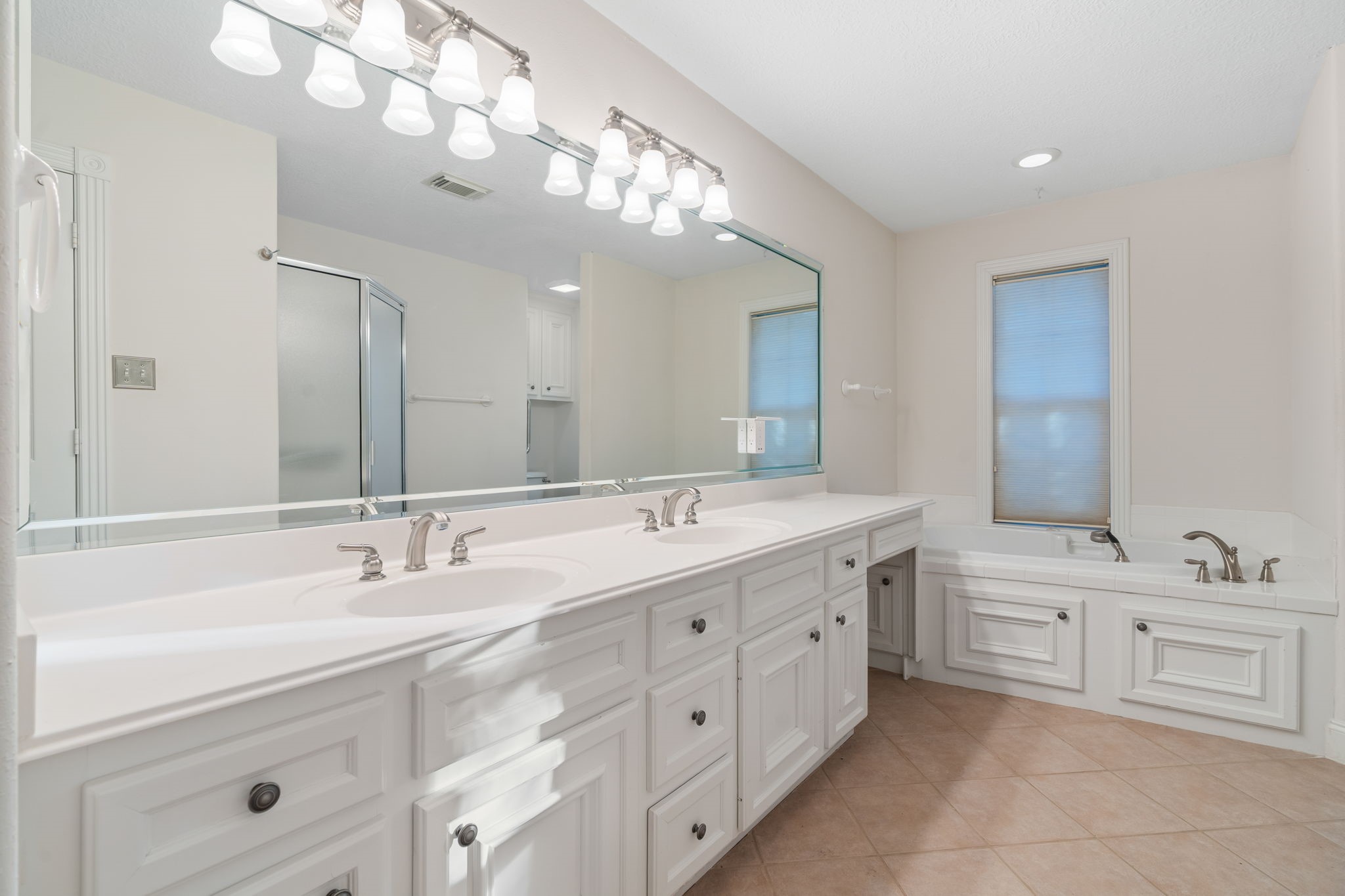 11506 Walden Road Montgomery, TX 77356 - Photo 19 of 50 The Primary bath is quite large with spacious 13x6 walk-in closet and linen cabinet.