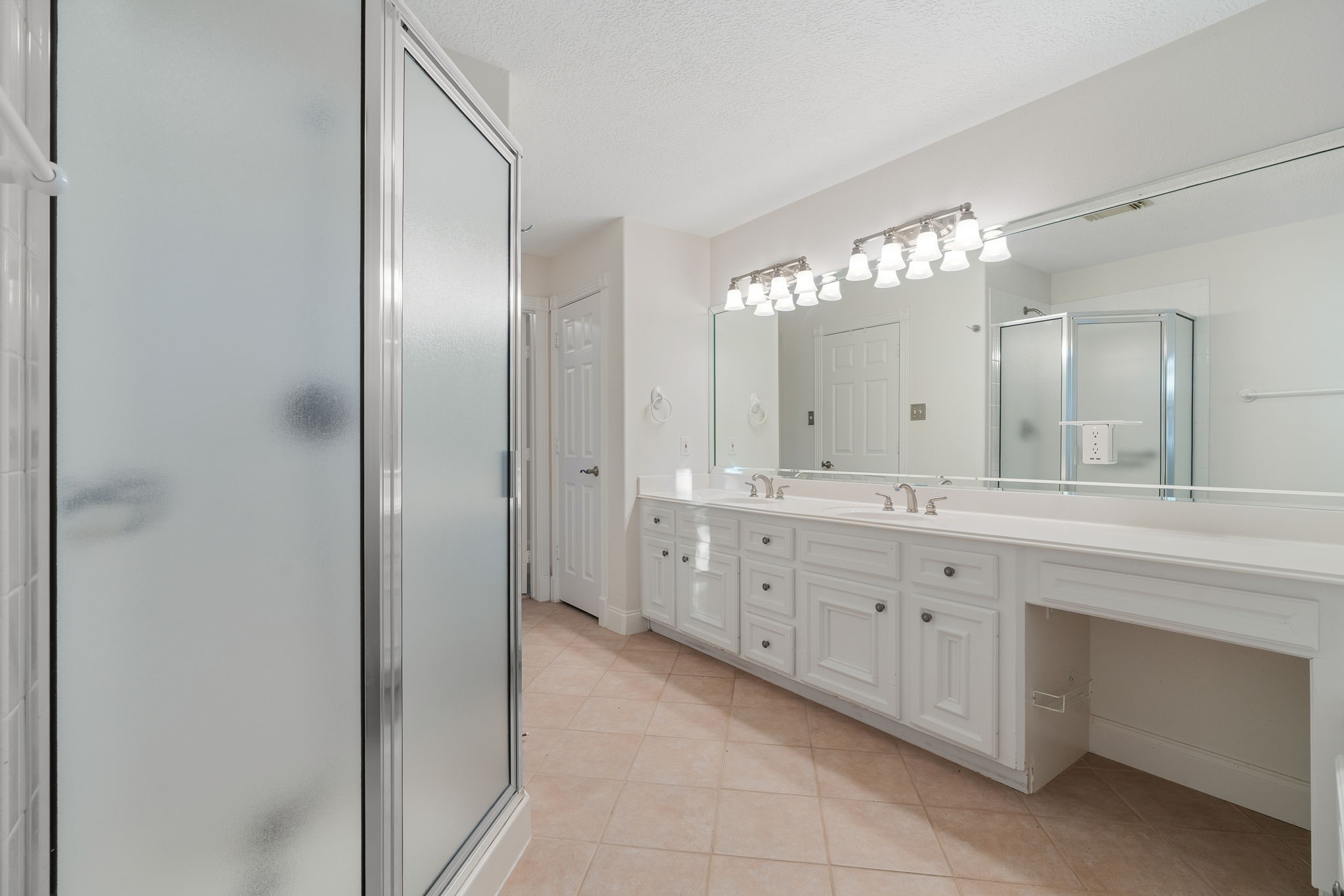 11506 Walden Road Montgomery, TX 77356 - Photo 21 of 50 Separate shower as well.