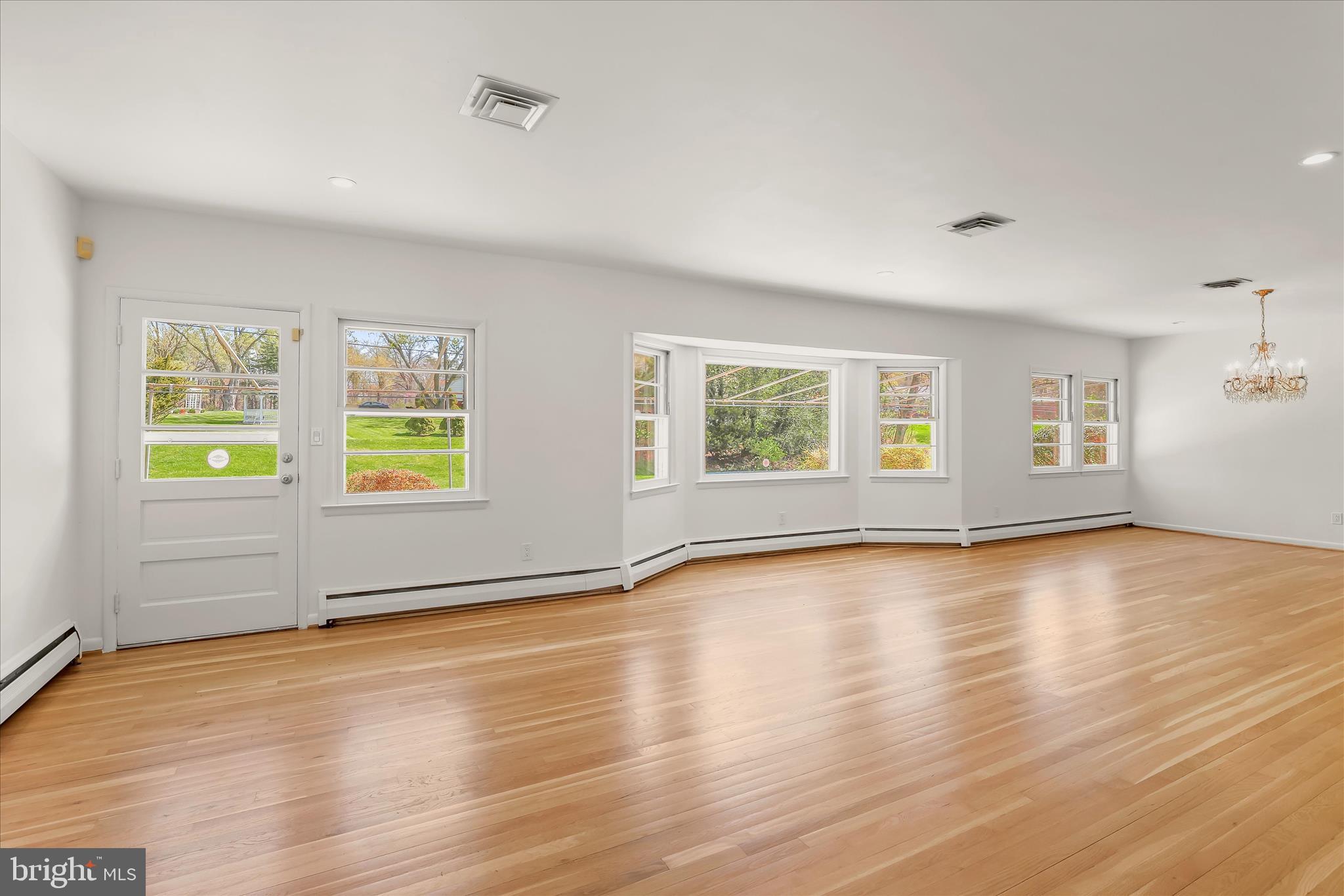 1910 Lyden Road Lutherville-Timonium, MD 21093 - Photo 7 of 51 Bay Window & Recess Lighting