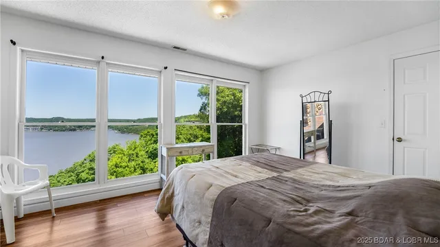 $1,350,000 | 1265 Singing Oaks Drive, Sunrise Beach, MO 65079