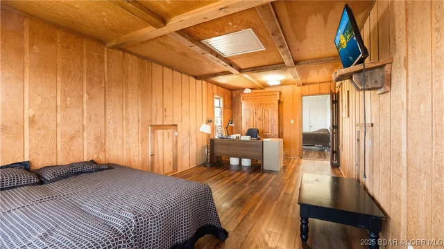 $1,350,000 | 1265 Singing Oaks Drive, Sunrise Beach, MO 65079