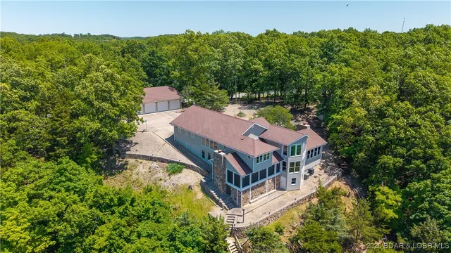 $1,350,000 | 1265 Singing Oaks Drive, Sunrise Beach, MO 65079