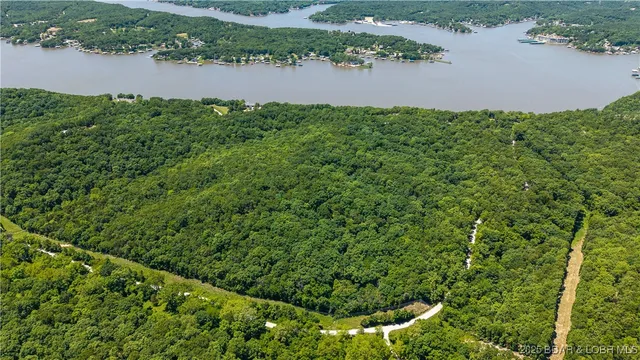 $1,350,000 | 1265 Singing Oaks Drive, Sunrise Beach, MO 65079