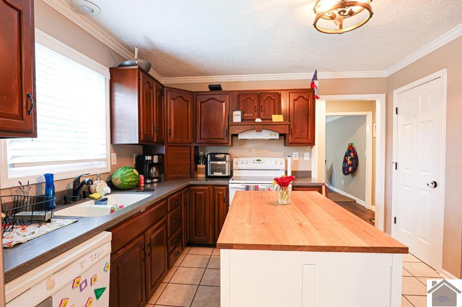 3765 Clinton Road Paducah, KY 42001 - Photo 12 of 34 Kitchen