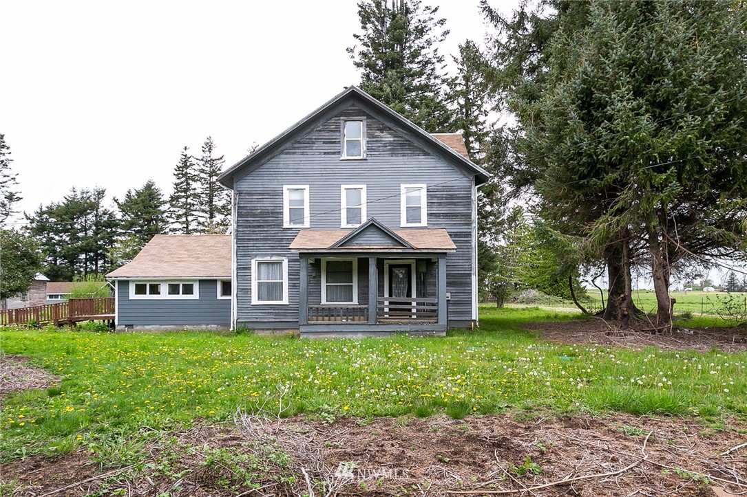 776 West Smith Road Bellingham, WA 98226 - Photo 1 of 29 a front view of a house with garden