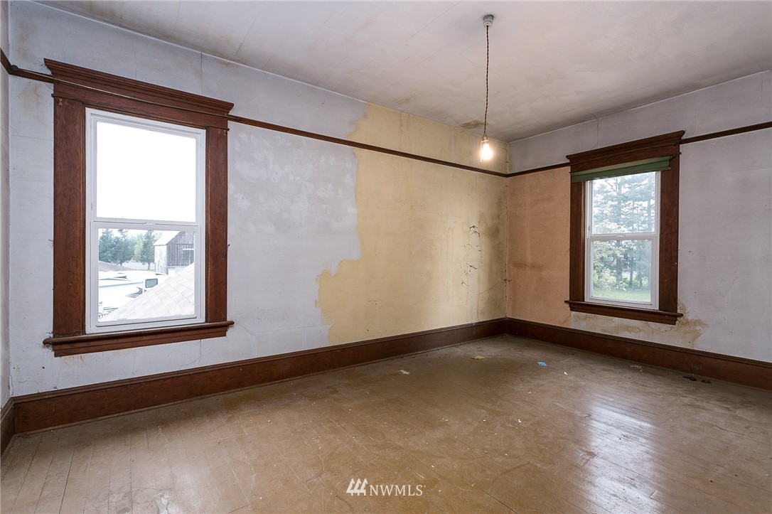 776 West Smith Road Bellingham, WA 98226 - Photo 14 of 29 an empty room with windows and closet