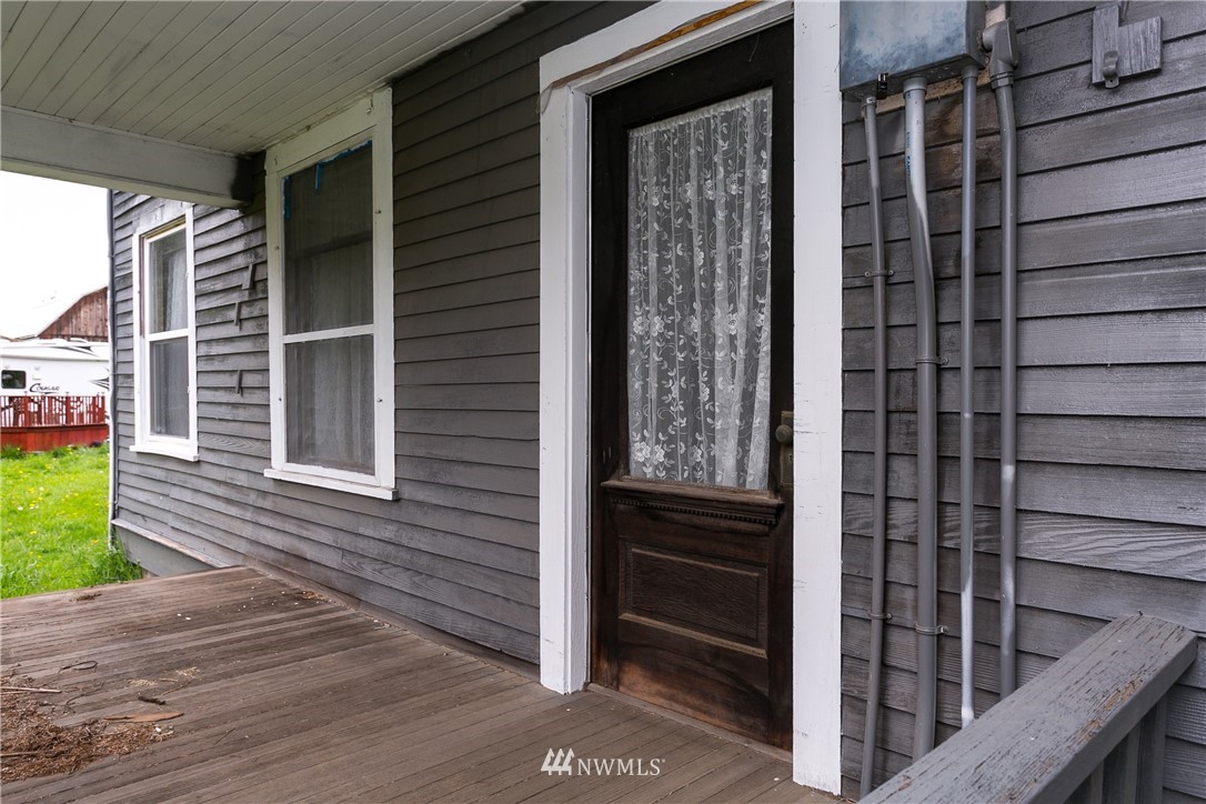776 West Smith Road Bellingham, WA 98226 - Photo 5 of 29 a view of front door of house