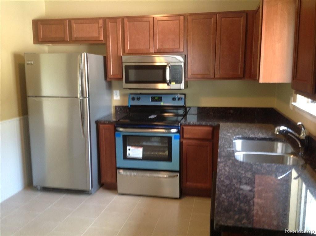 21167 Doepfer Road Warren, MI 48091 - Photo 2 of 8 kitchen