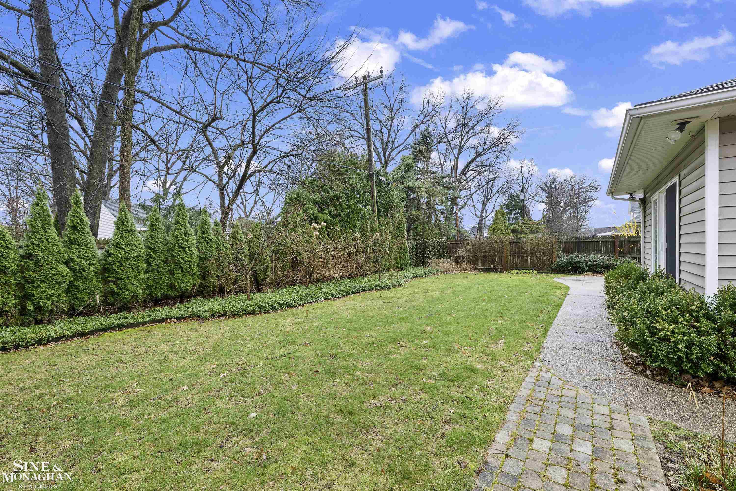 325 Stephens Road Grosse Pointe, MI 48236 - Photo 31 of 41 50171807-9a462bbd-2725-4071-a7ba-29f0ad7aa41c.JPG