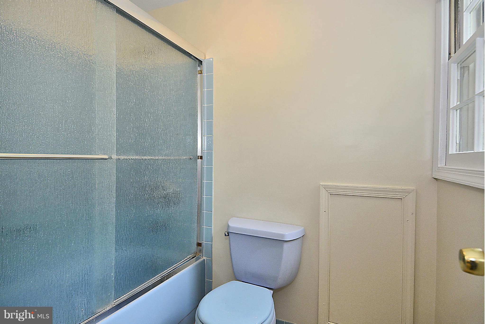 2816 Bel Pre Road Silver Spring, MD 20906 - Photo 22 of 28 Bath (Master)