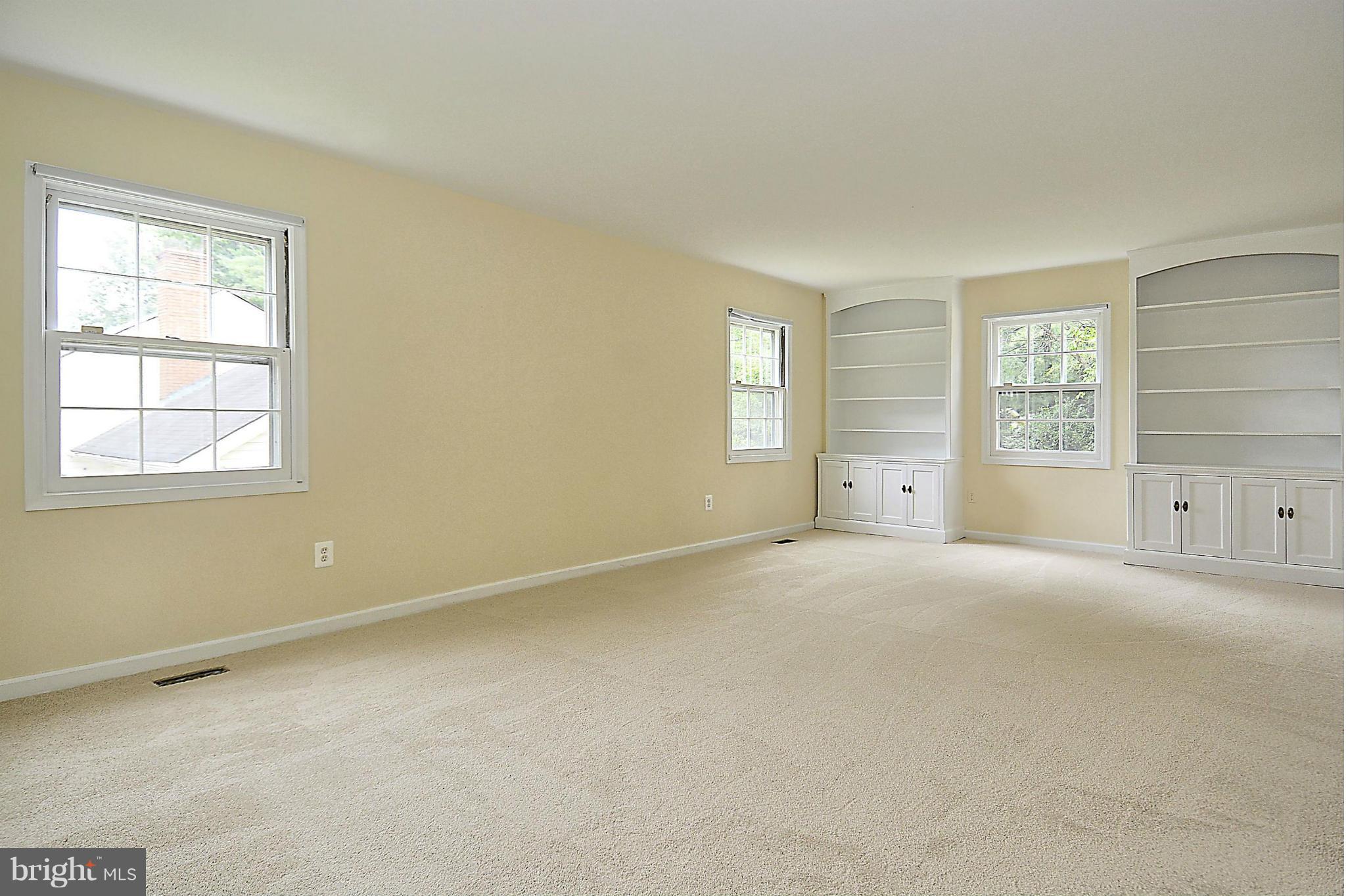 2816 Bel Pre Road Silver Spring, MD 20906 - Photo 4 of 28 Living Room