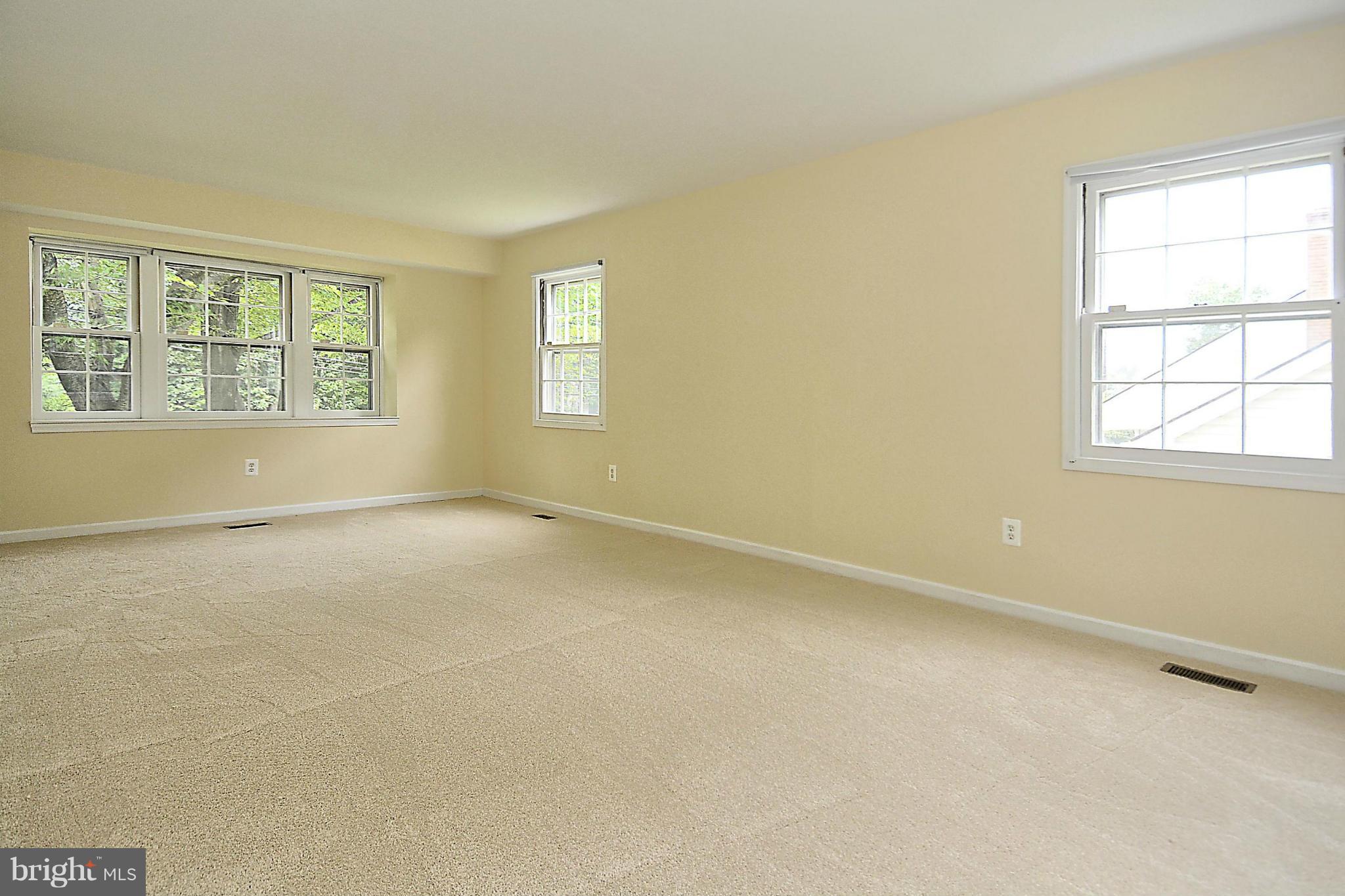 2816 Bel Pre Road Silver Spring, MD 20906 - Photo 6 of 28 Living Room