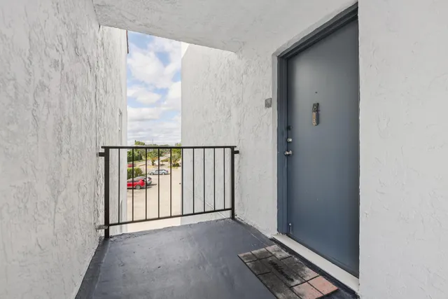 a view of utility room