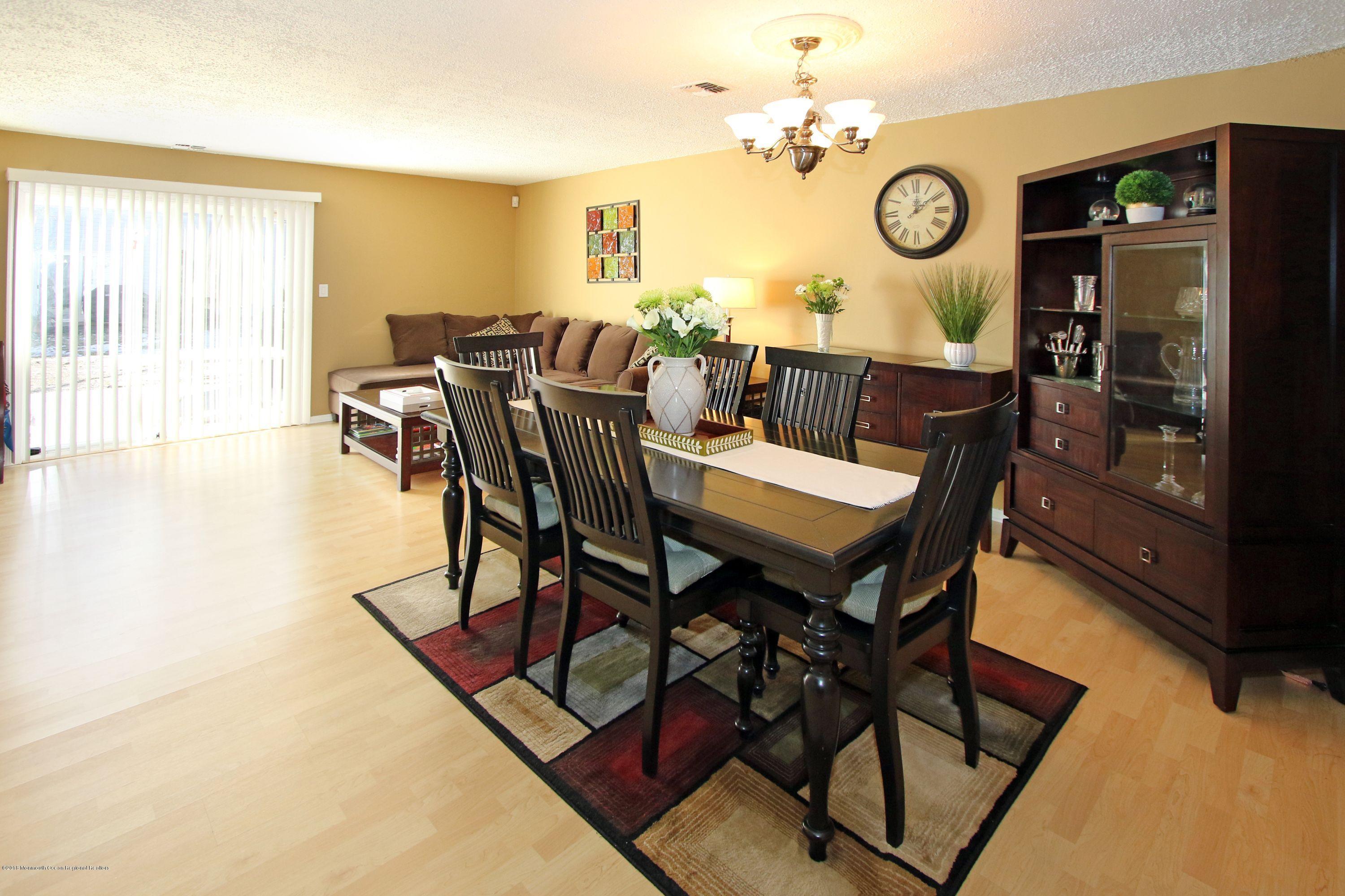 60 County Road, Unit F029 Cliffwood, NJ 07721 - Photo 11 of 33 Dining Area