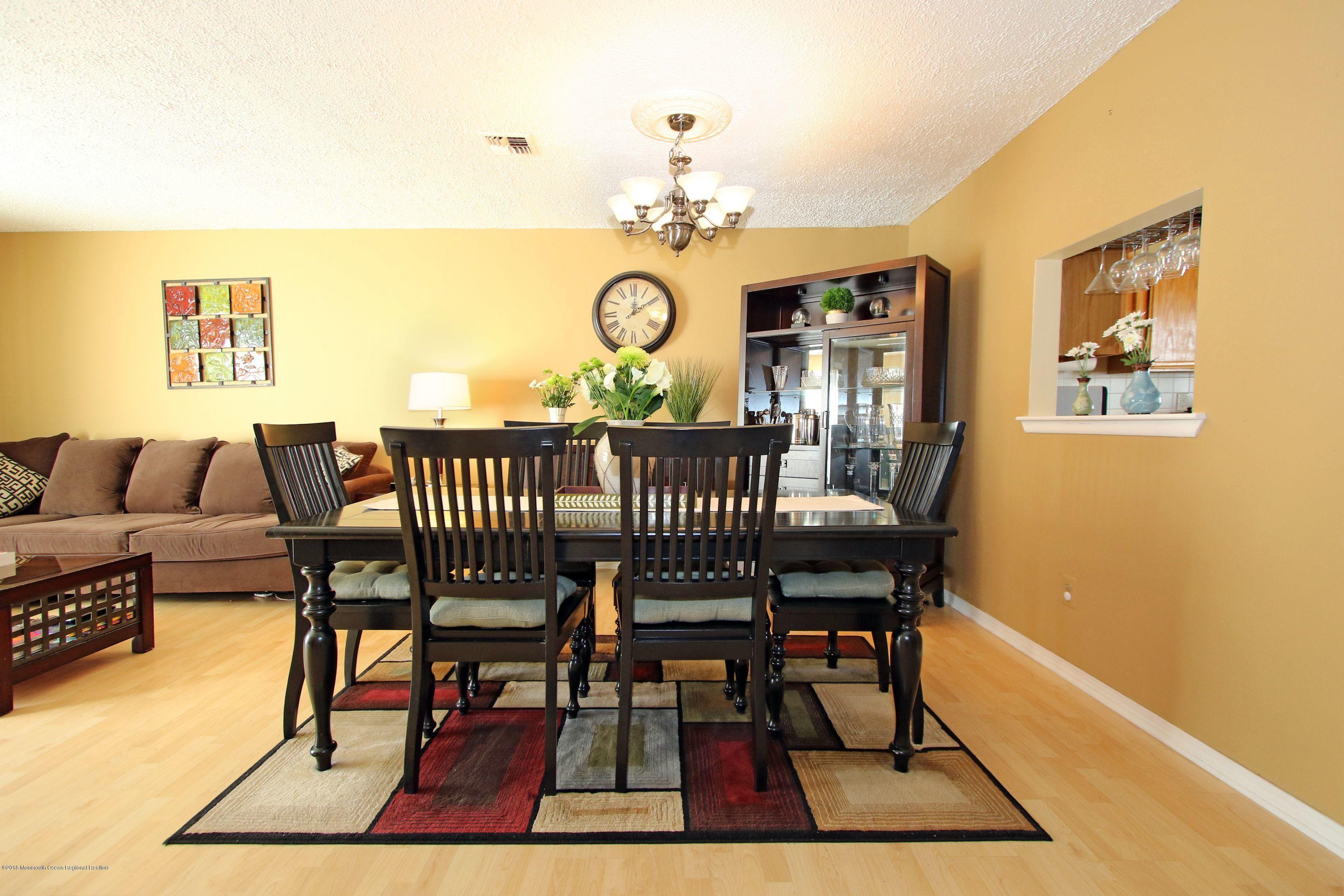 60 County Road, Unit F029 Cliffwood, NJ 07721 - Photo 12 of 33 Dining Area