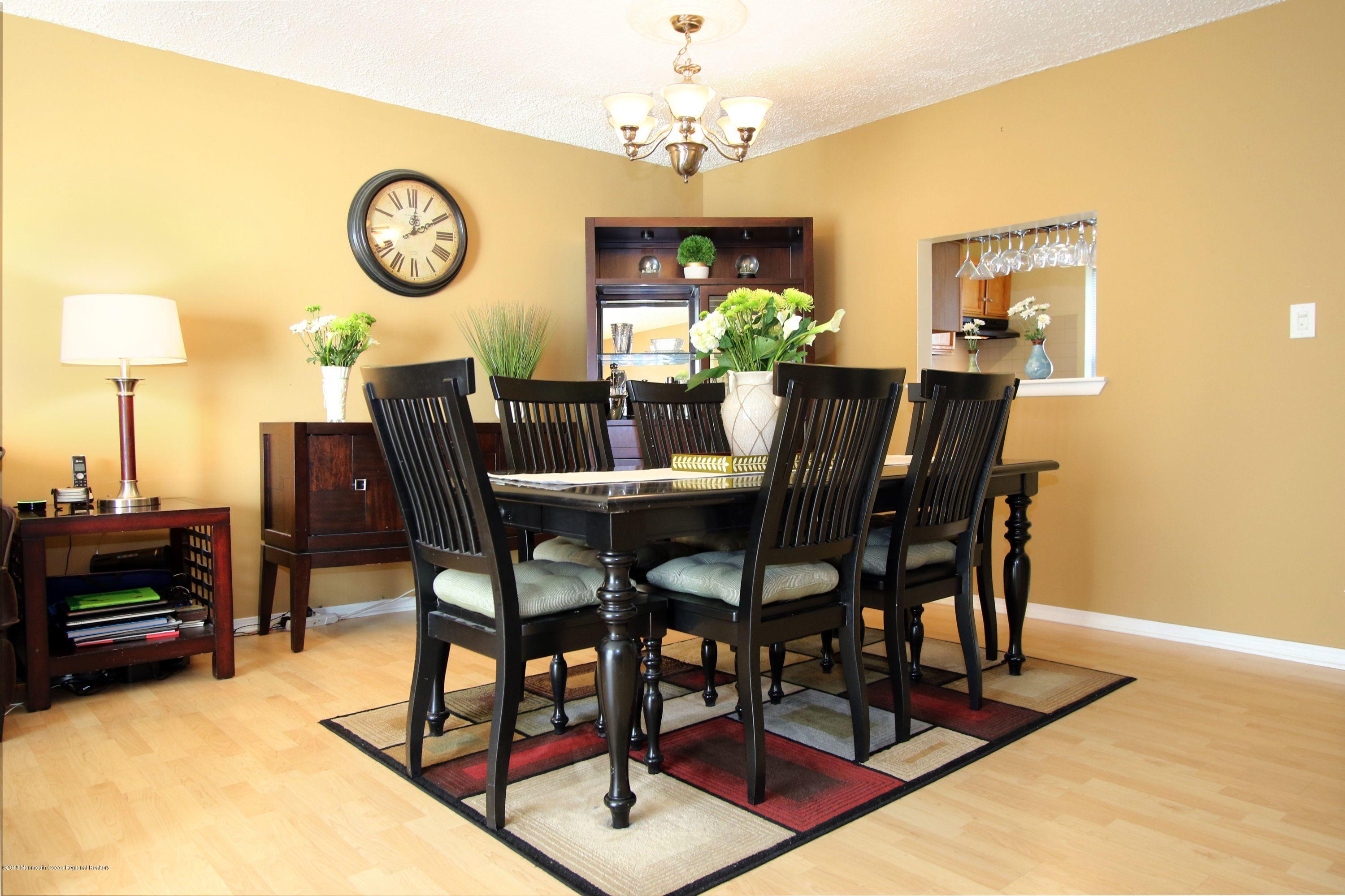 60 County Road, Unit F029 Cliffwood, NJ 07721 - Photo 13 of 33 Dining Area