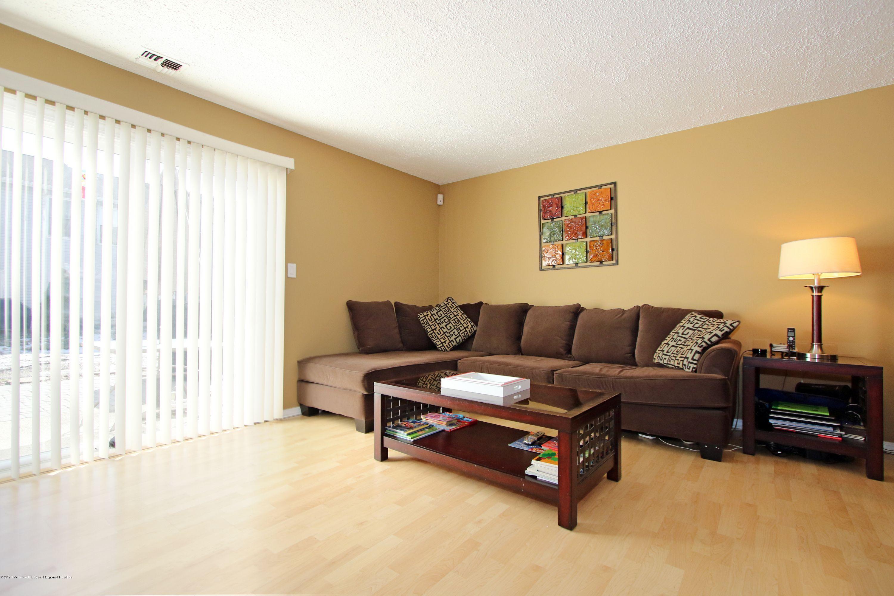 60 County Road, Unit F029 Cliffwood, NJ 07721 - Photo 15 of 33 Living Room