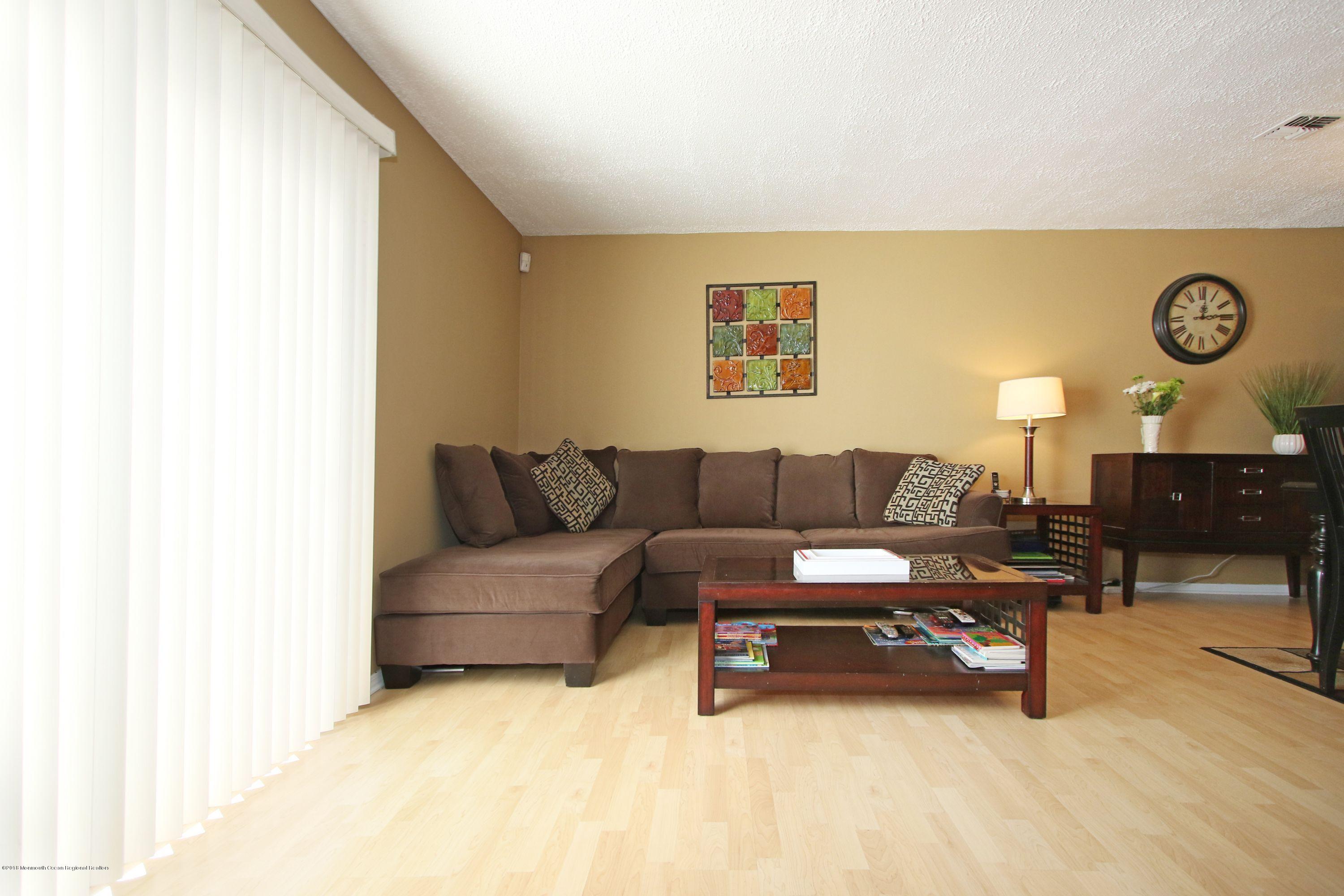 60 County Road, Unit F029 Cliffwood, NJ 07721 - Photo 16 of 33 Living Room