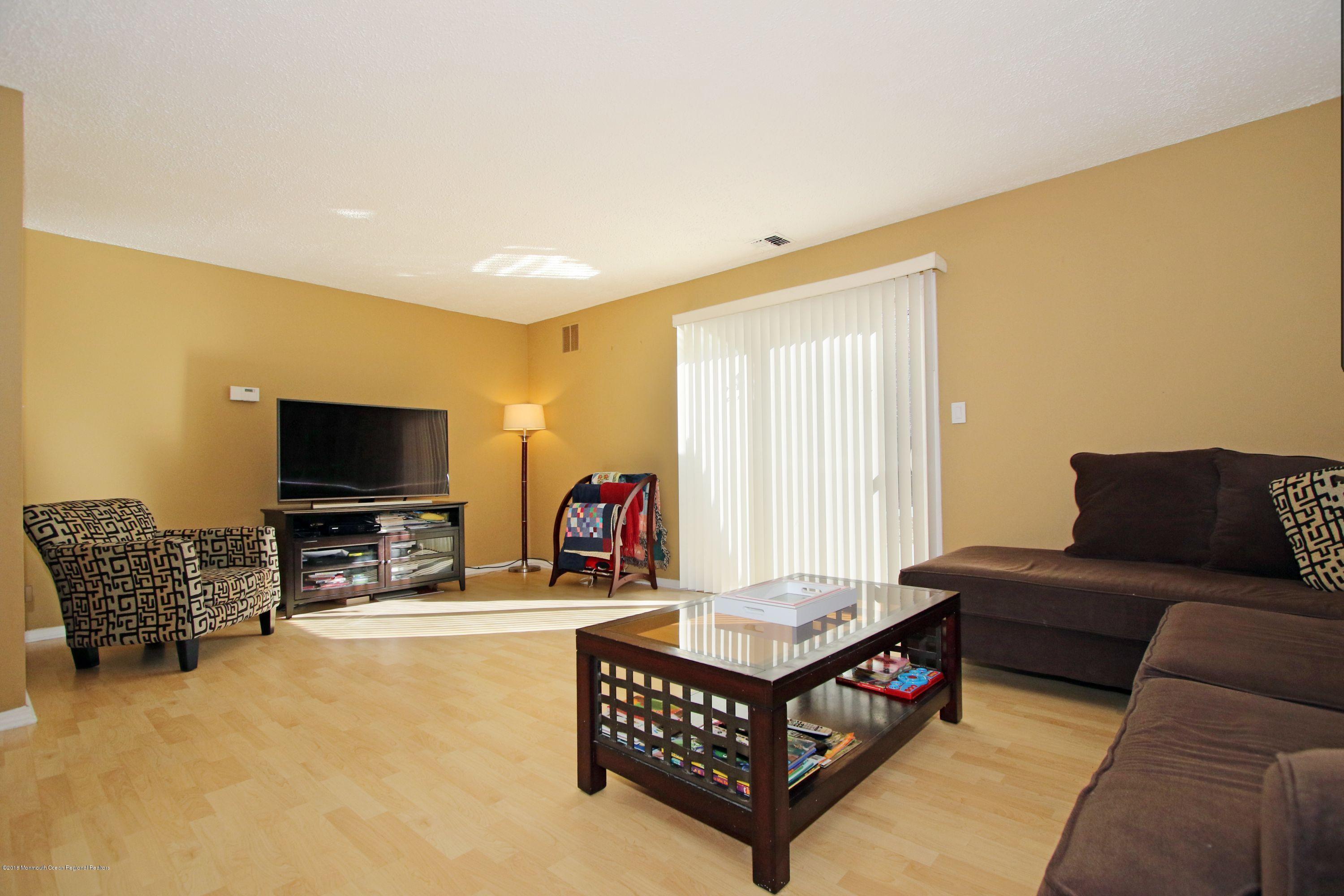 60 County Road, Unit F029 Cliffwood, NJ 07721 - Photo 18 of 33 Living Room