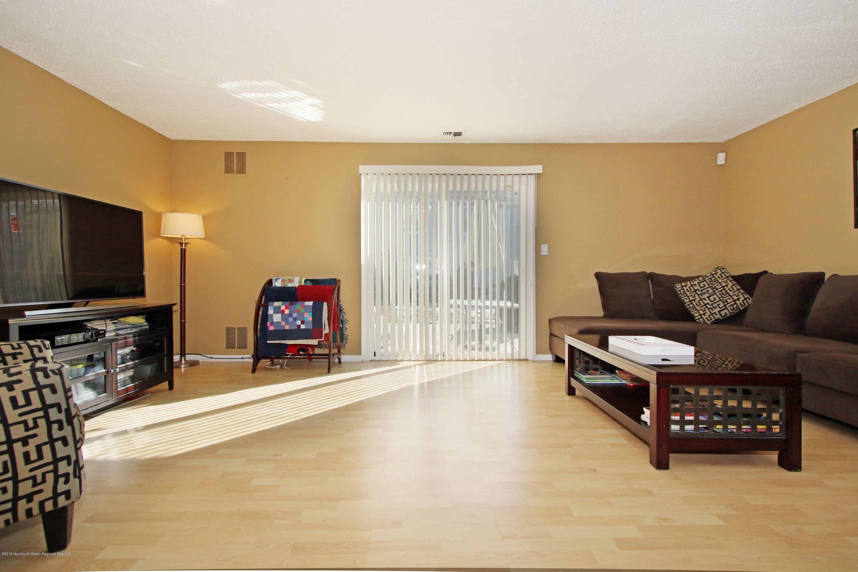 60 County Road, Unit F029 Cliffwood, NJ 07721 - Photo 19 of 33 Living Room