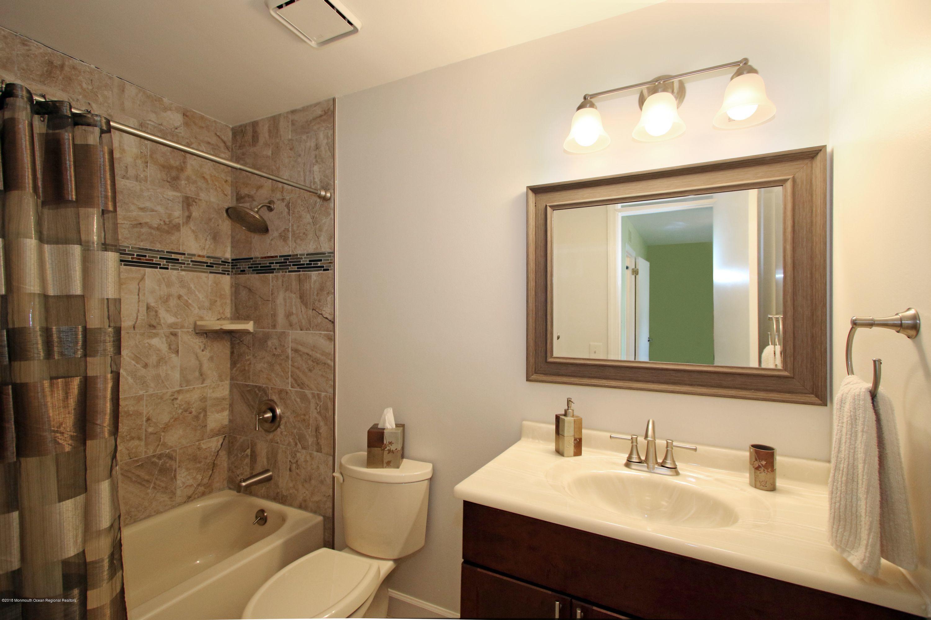 60 County Road, Unit F029 Cliffwood, NJ 07721 - Photo 29 of 33 2nd Bath