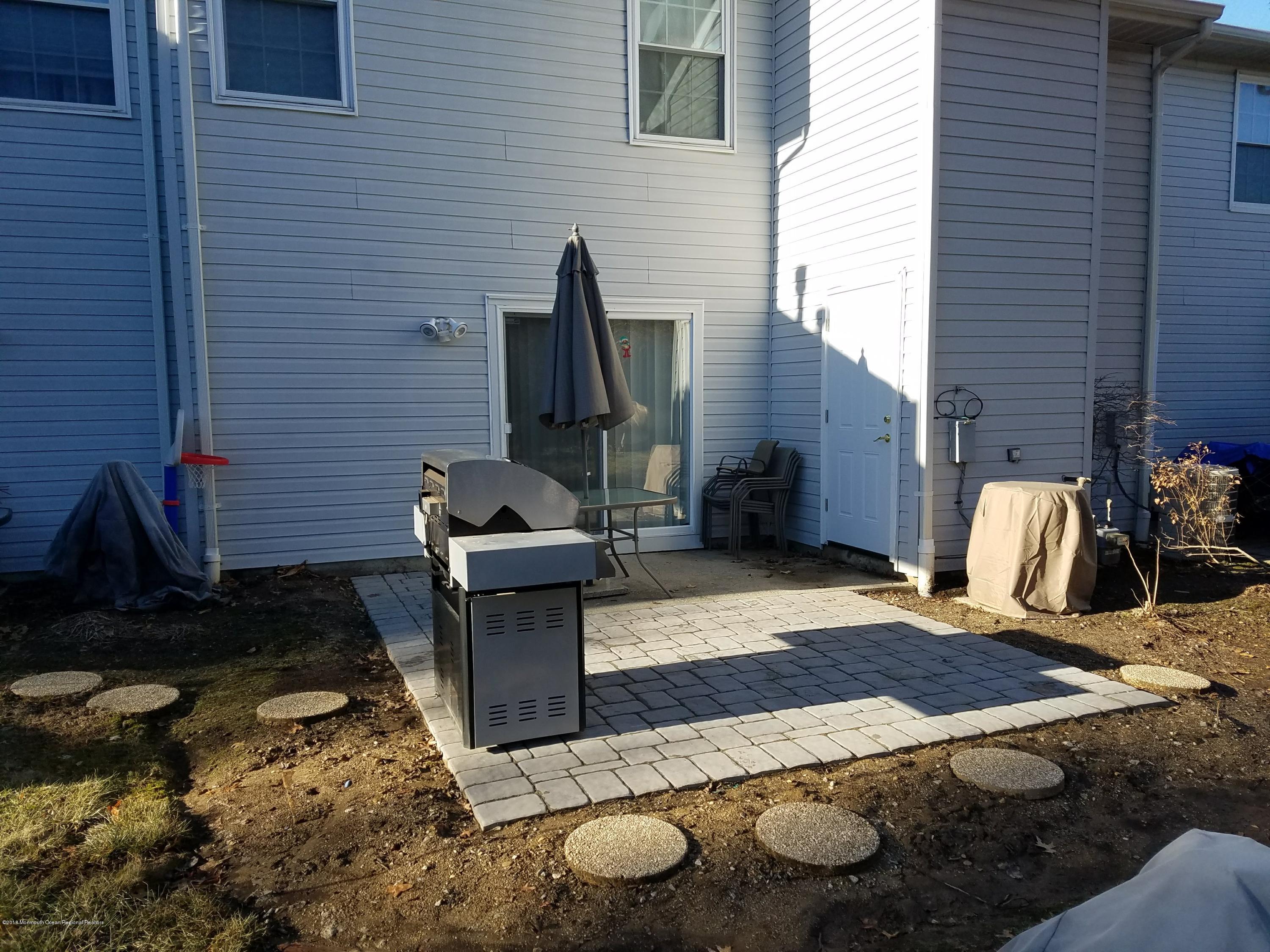 60 County Road, Unit F029 Cliffwood, NJ 07721 - Photo 32 of 33 Back yard