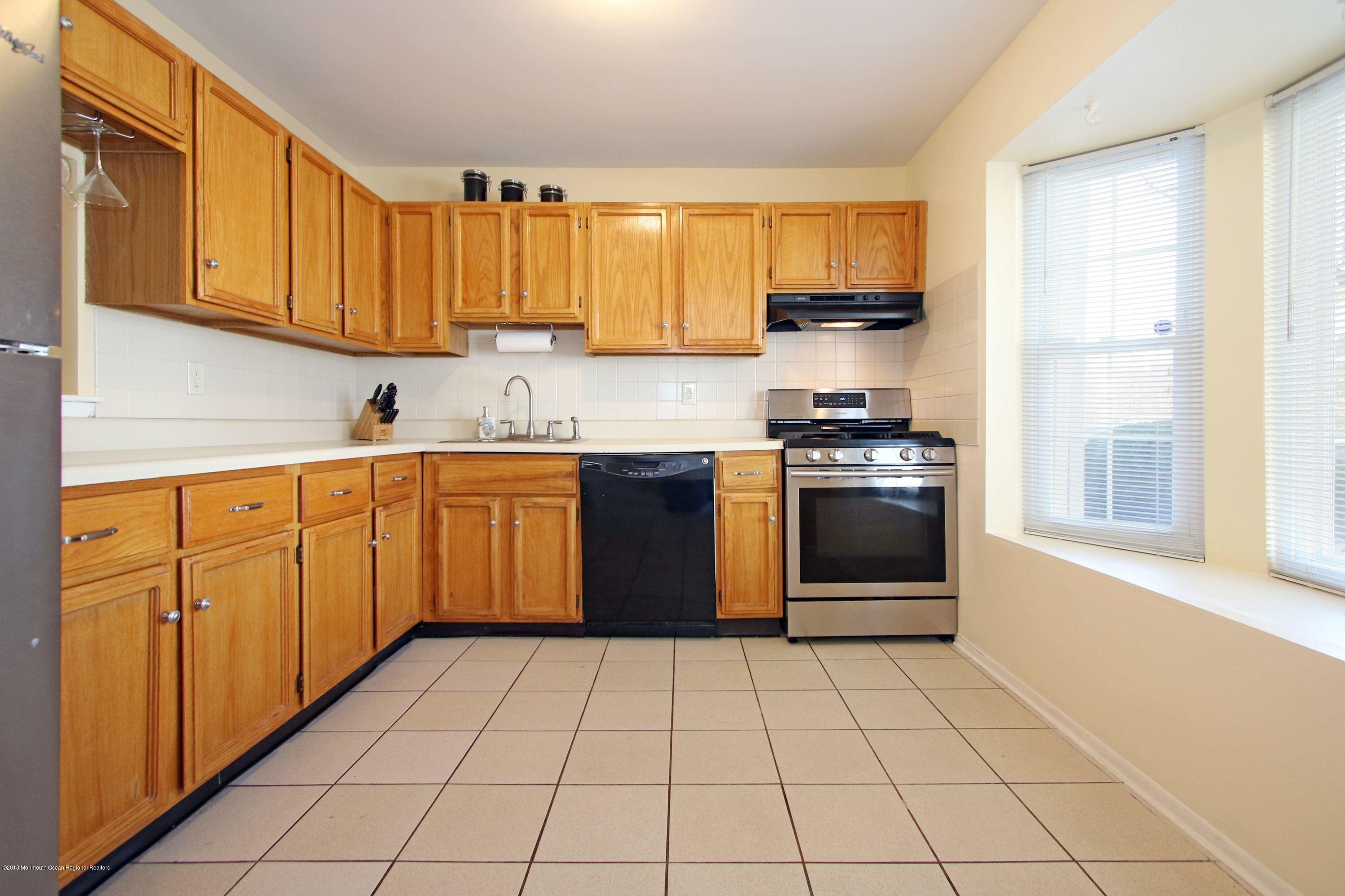60 County Road, Unit F029 Cliffwood, NJ 07721 - Photo 7 of 33 Kitchen