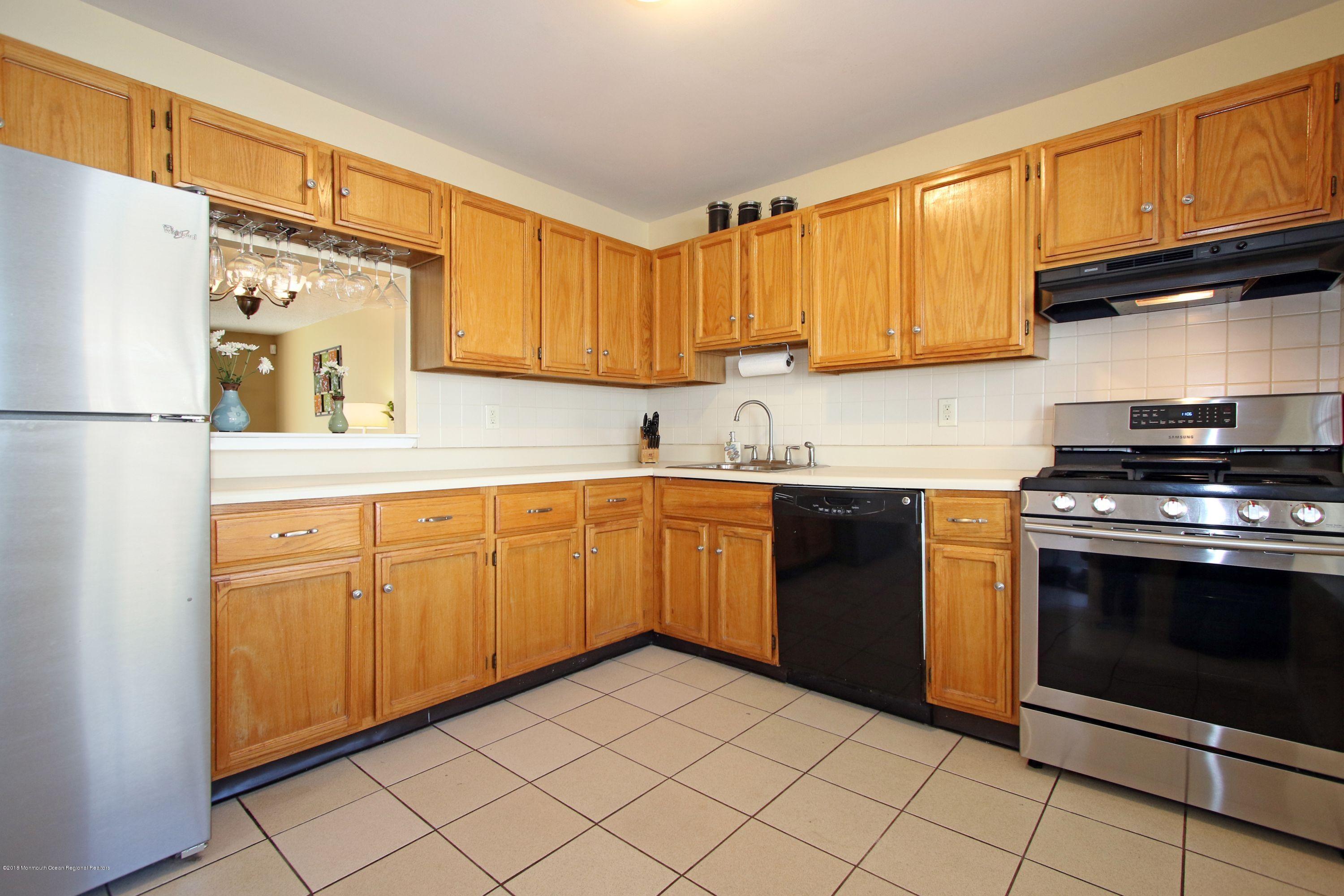 60 County Road, Unit F029 Cliffwood, NJ 07721 - Photo 8 of 33 Kitchen with SS Appliances