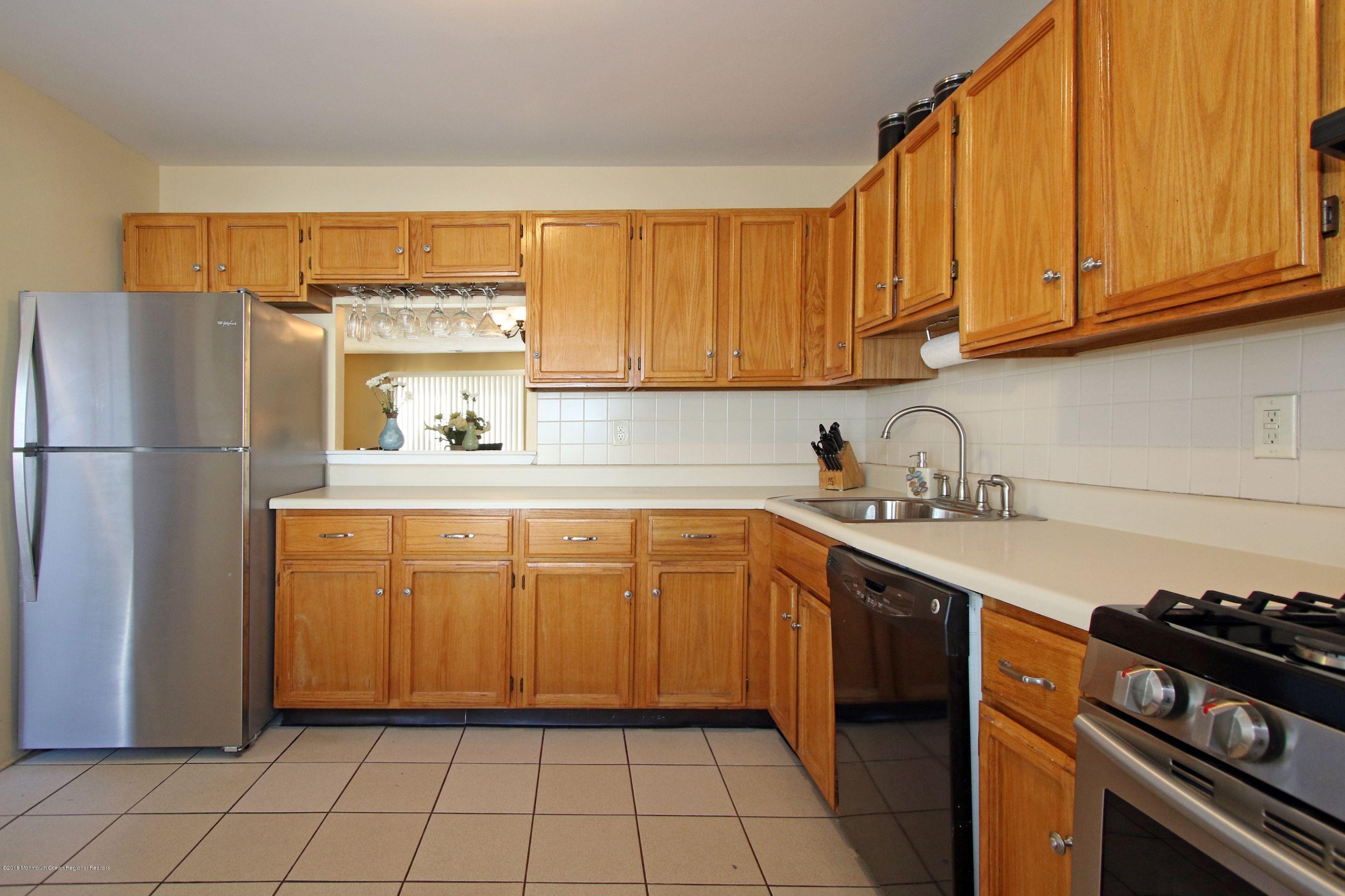 60 County Road, Unit F029 Cliffwood, NJ 07721 - Photo 9 of 33 Lots of Counter Space