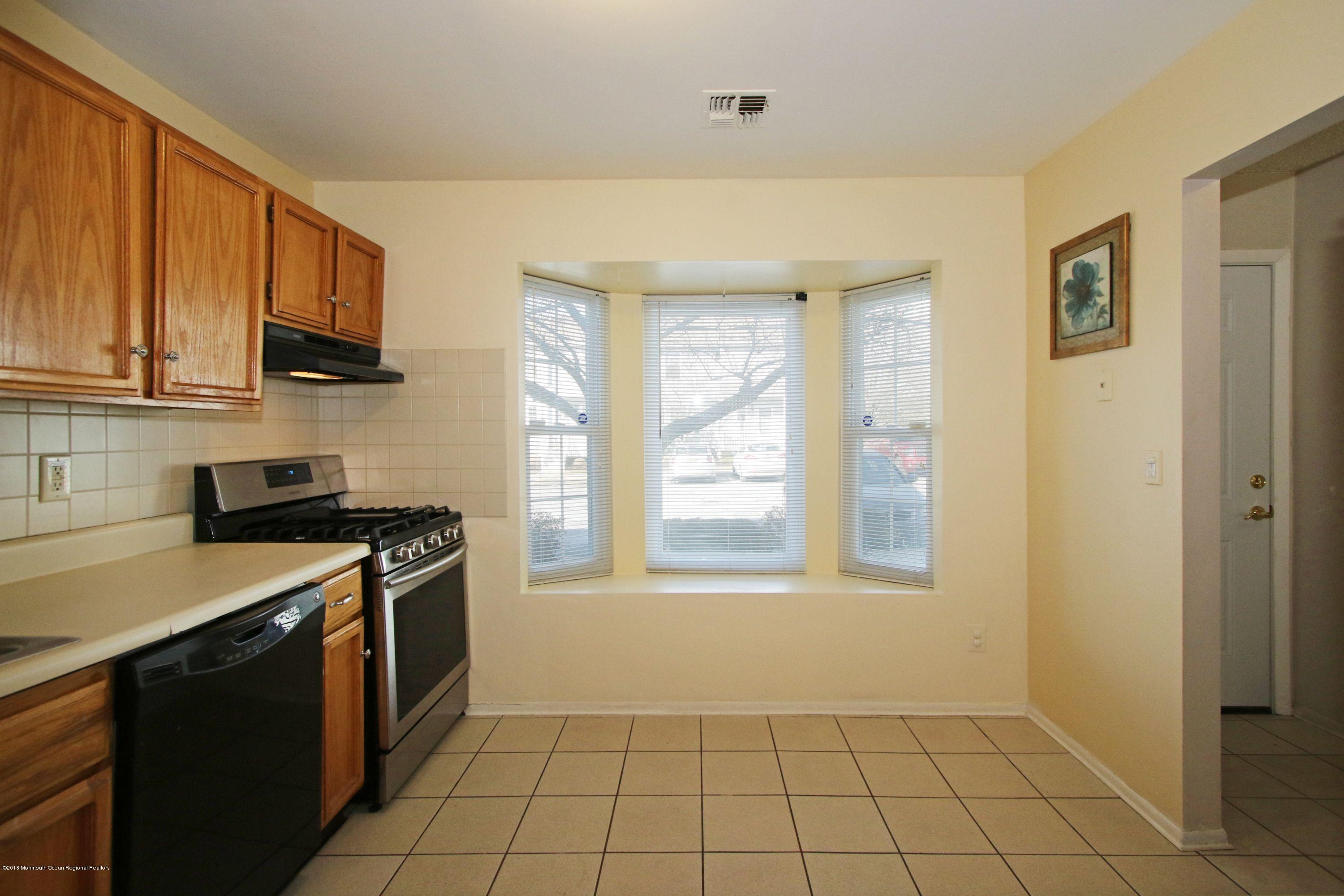 60 County Road, Unit F029 Cliffwood, NJ 07721 - Photo 10 of 33 Sun Drenched Kitchen