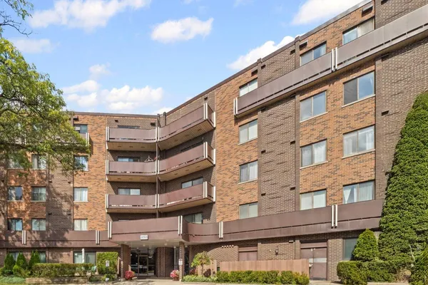 $222,500 | 850 Wellington Avenue, Unit 311, Elk Grove Village, IL 60007