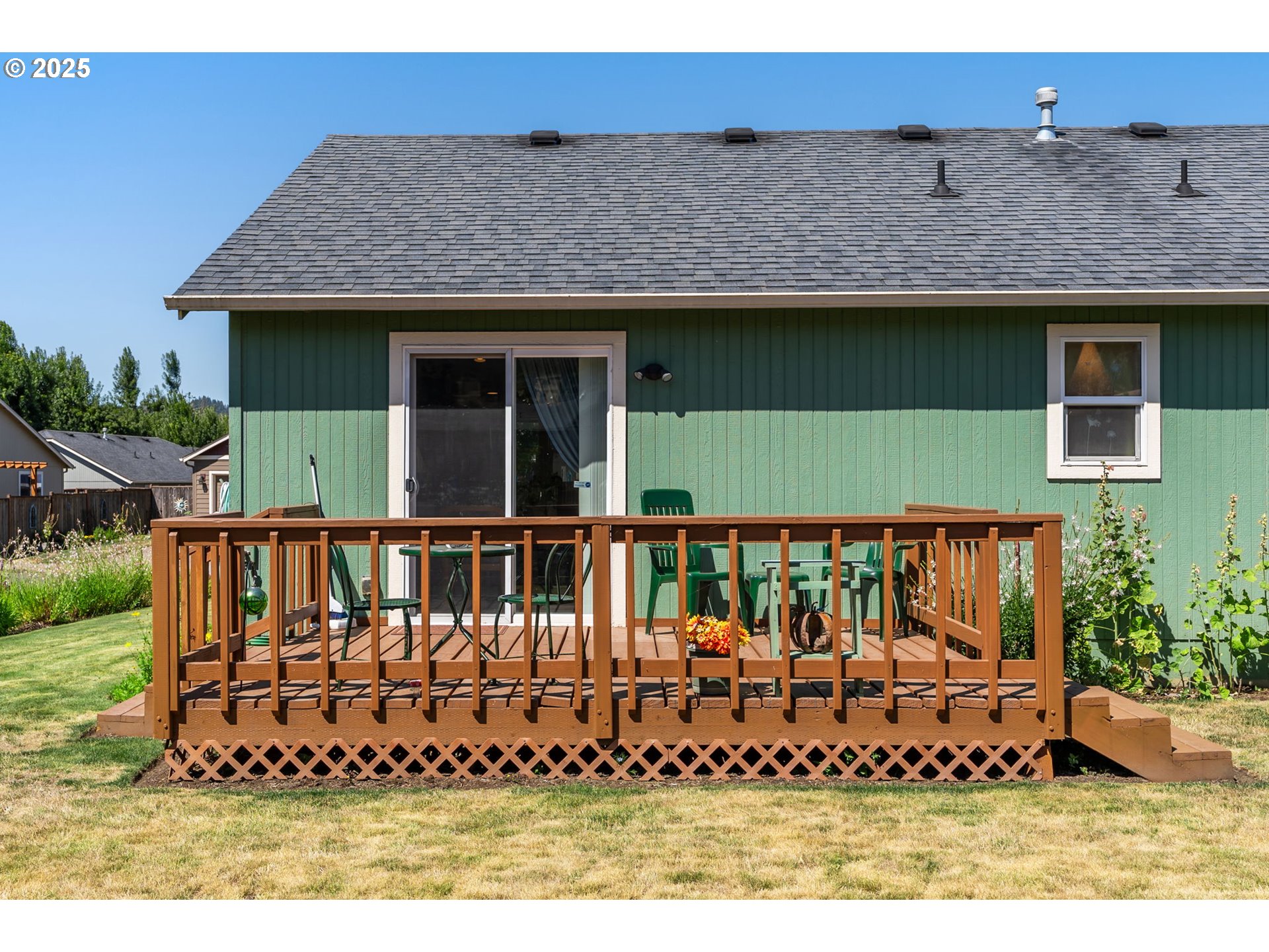 1933 South 58th Street Springfield, OR 97478 - Photo 24 of 32 a front view of a house
