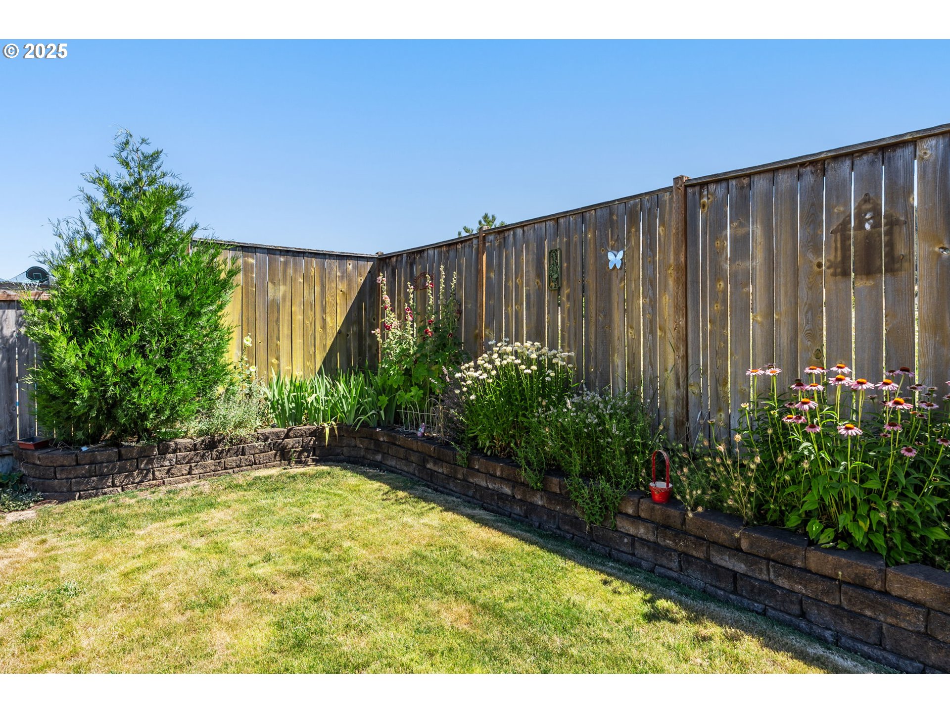 1933 South 58th Street Springfield, OR 97478 - Photo 27 of 32 a view of a backyard