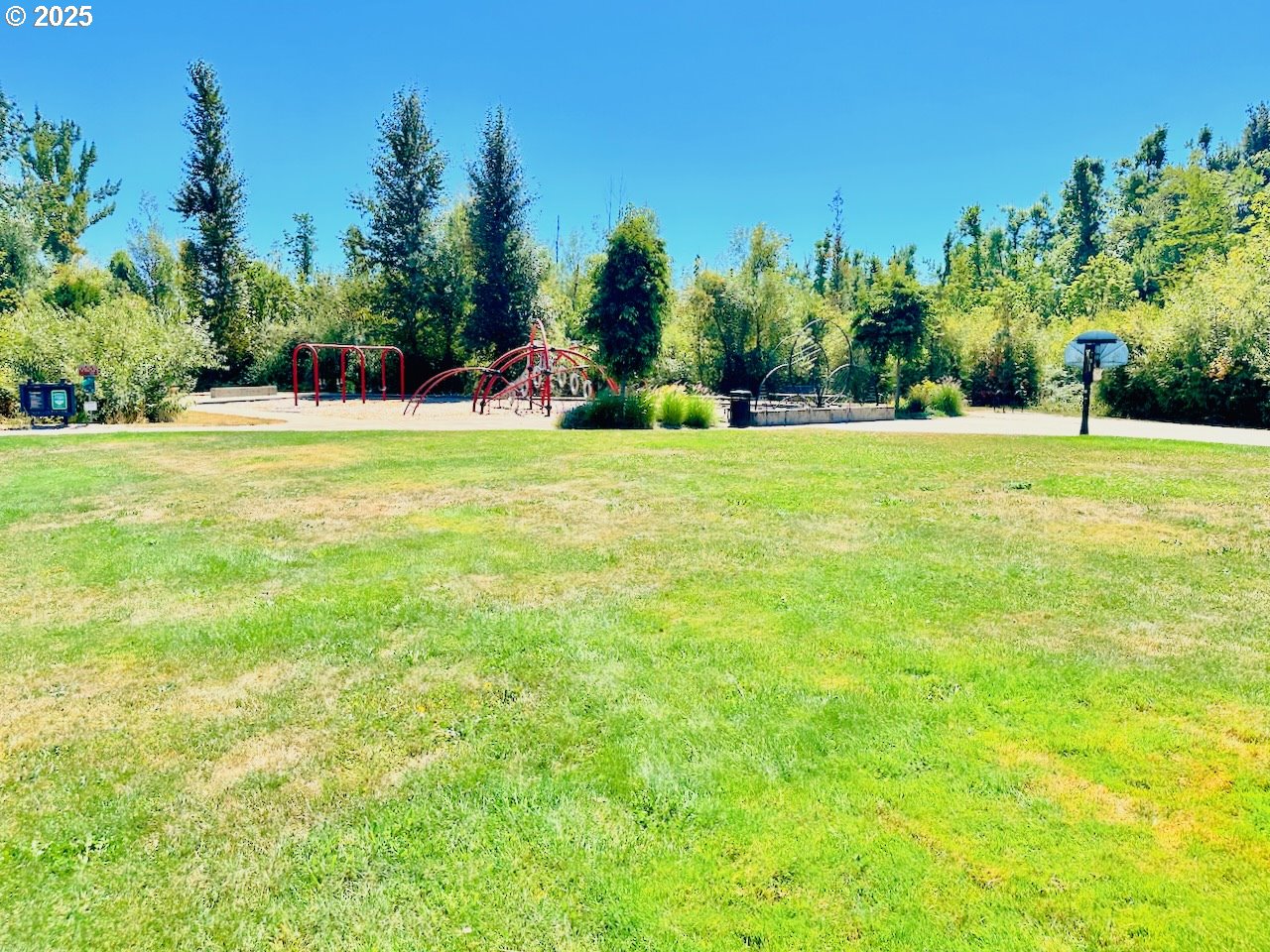 1933 South 58th Street Springfield, OR 97478 - Photo 32 of 32 a view of outdoor space yard and green space