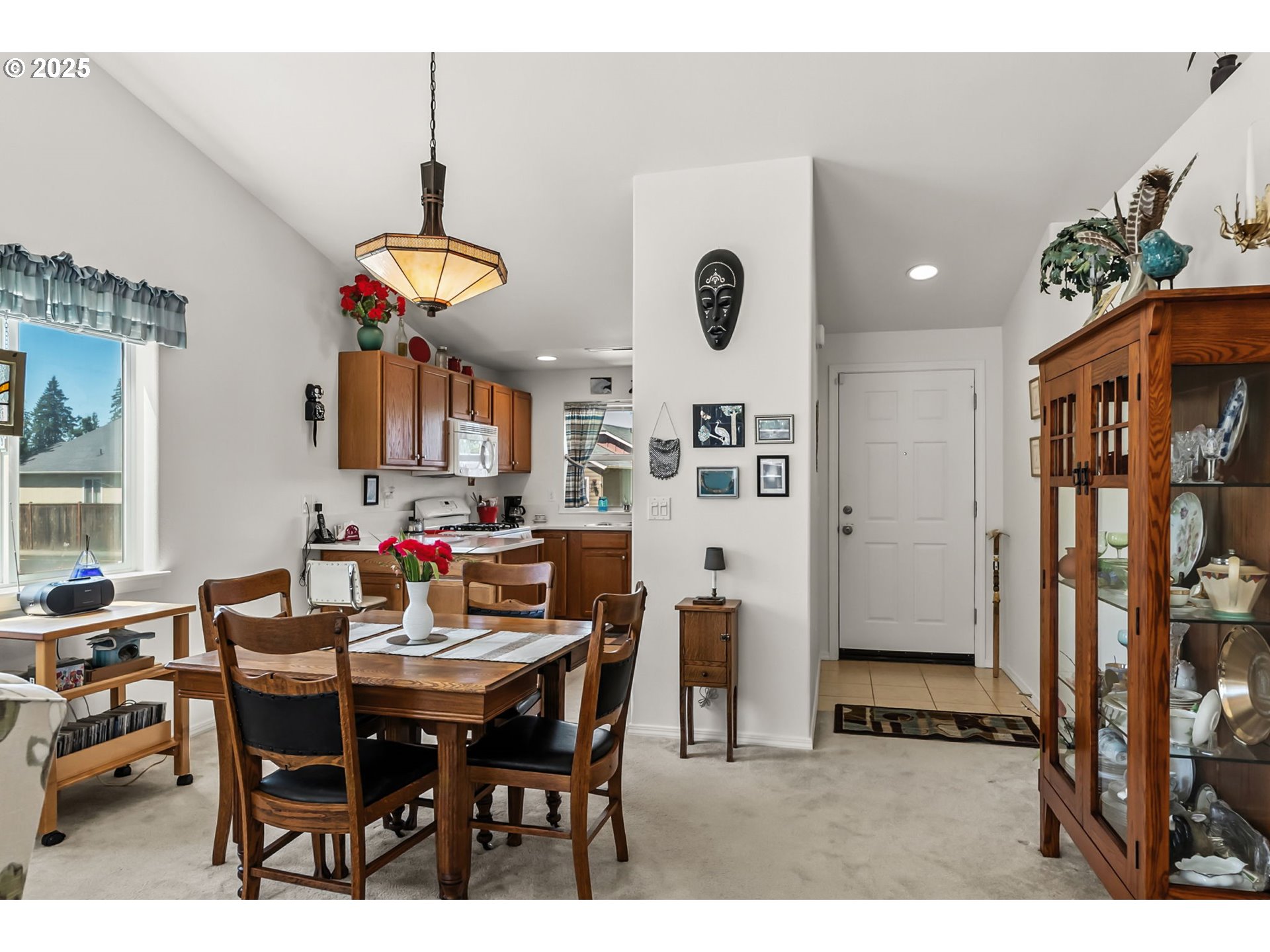 1933 South 58th Street Springfield, OR 97478 - Photo 8 of 32 a view of a dining room with furniture