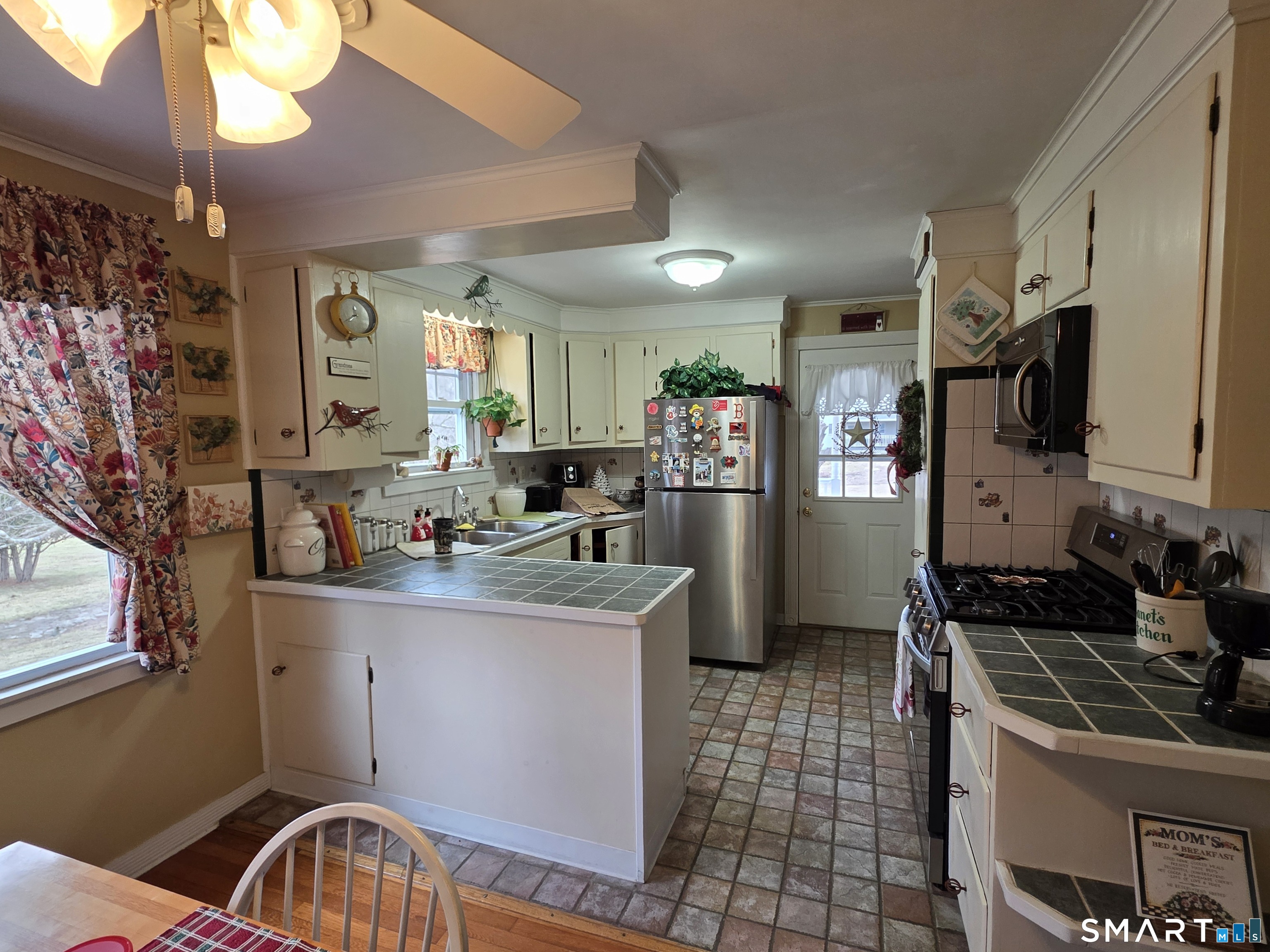 22 Pond Road Franklin, CT 06254 - Photo 7 of 34 a kitchen with granite countertop a sink stove and refrigerator