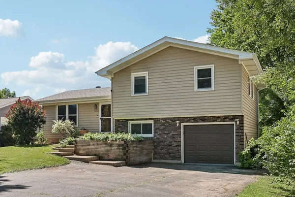 $310,000 | 523 Maplewood Drive, Antioch, IL 60002