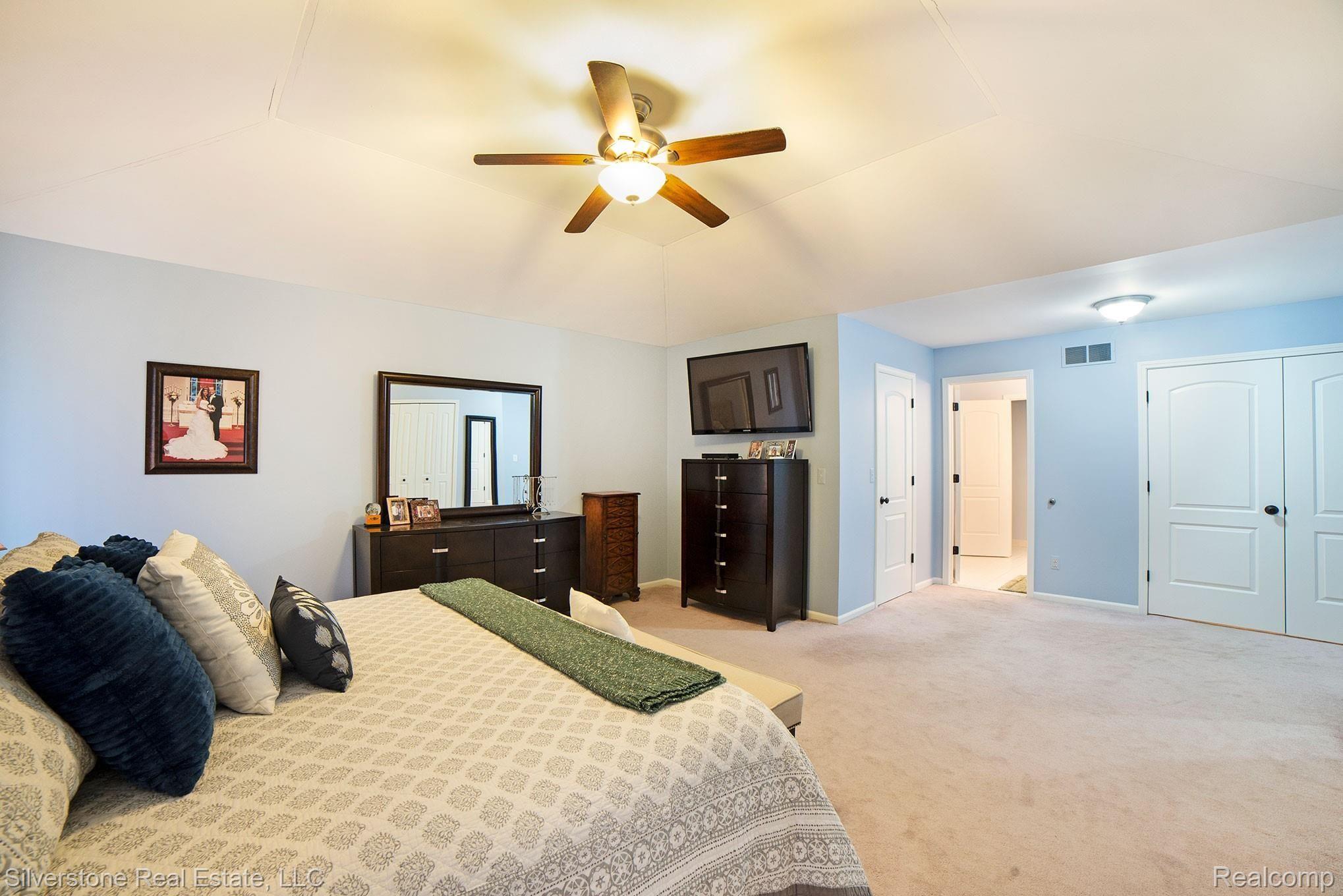 798 Grovecrest Rochester, MI 48307 - Photo 30 of 49 LGP_3955.jpg