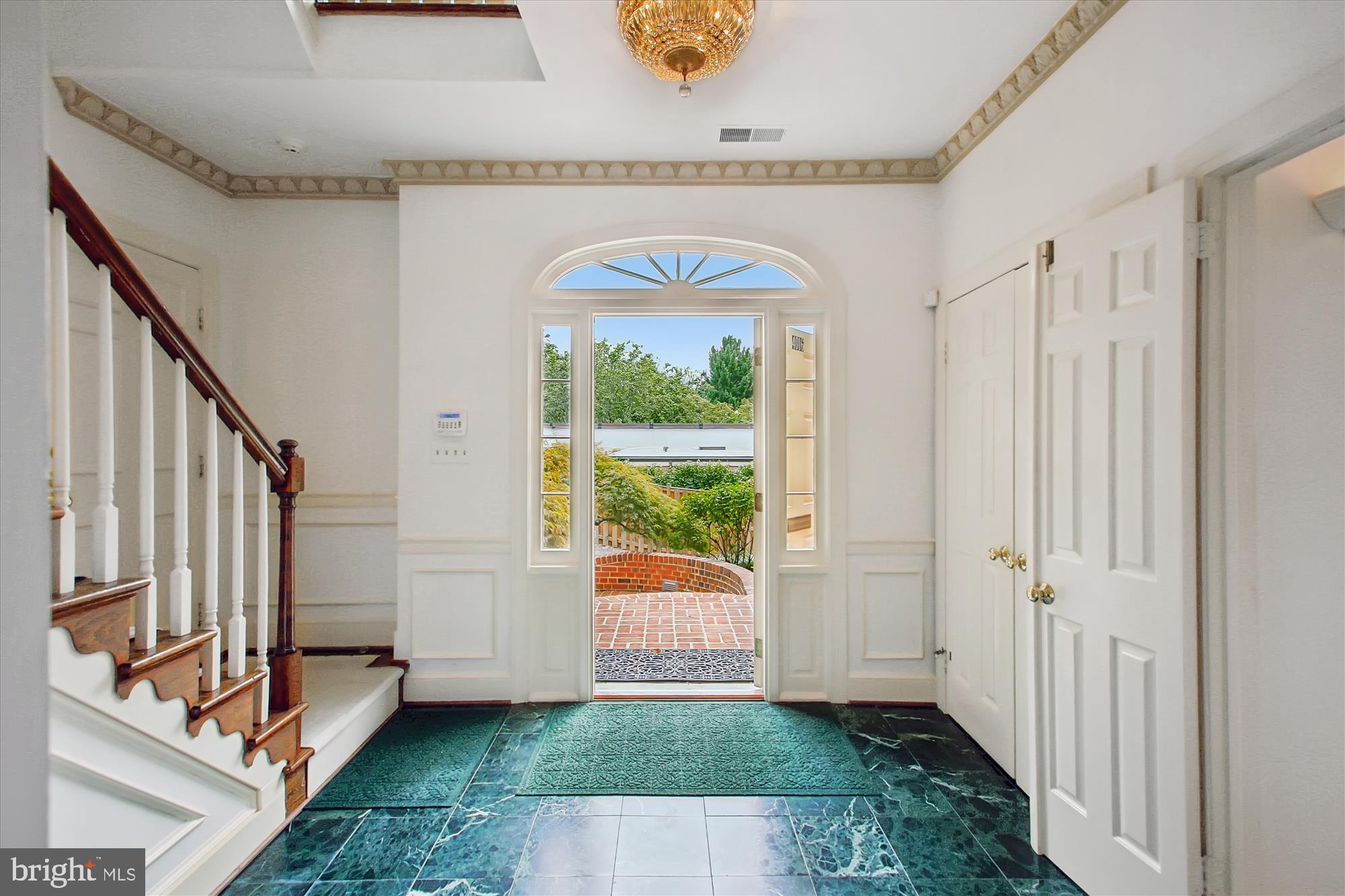 4016 Linnean Avenue Northwest Washington, DC 20008 - Photo 3 of 37 Foyer