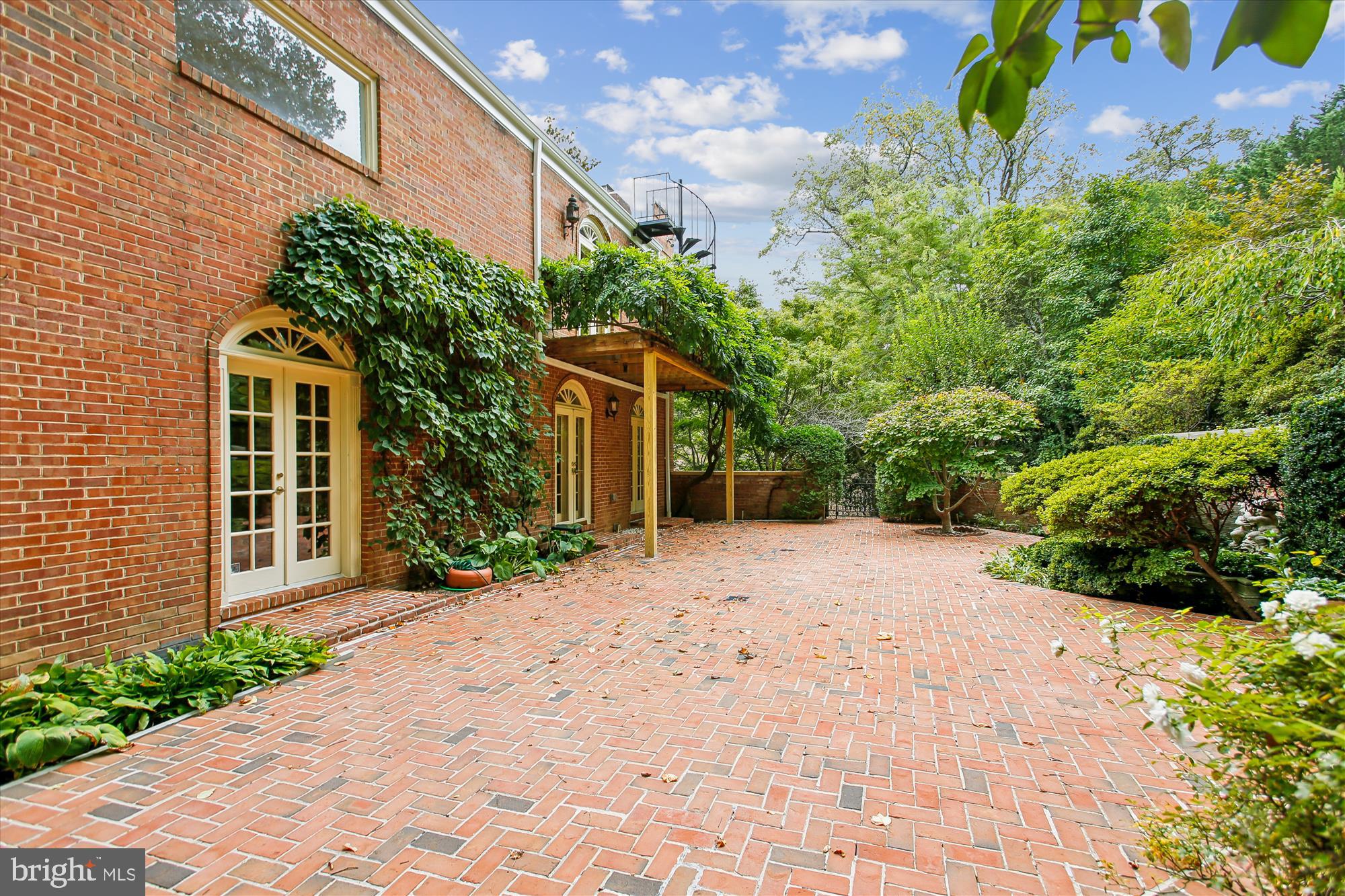 4016 Linnean Avenue Northwest Washington, DC 20008 - Photo 31 of 37 Gorgeous Terrace