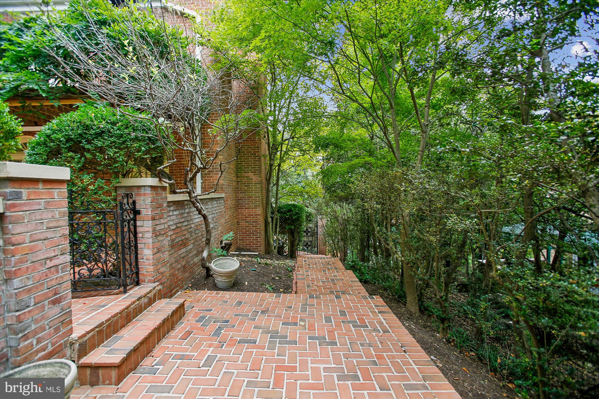 4016 Linnean Avenue Northwest Washington, DC 20008 - Photo 34 of 37 Side Entrance to Terrace